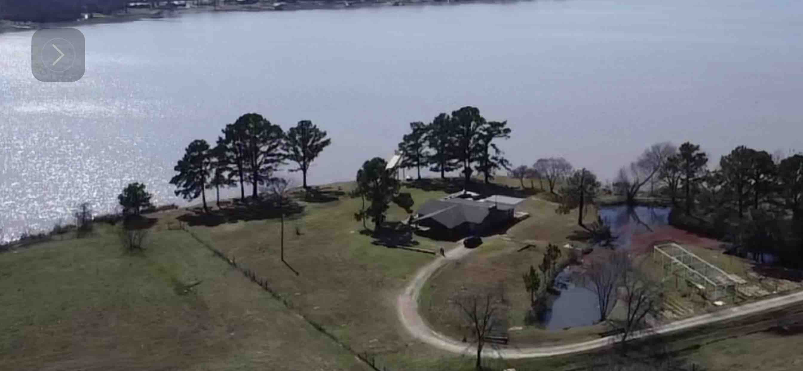 Huge lake front yard, privacy romantic, remodeled Houses for Rent in