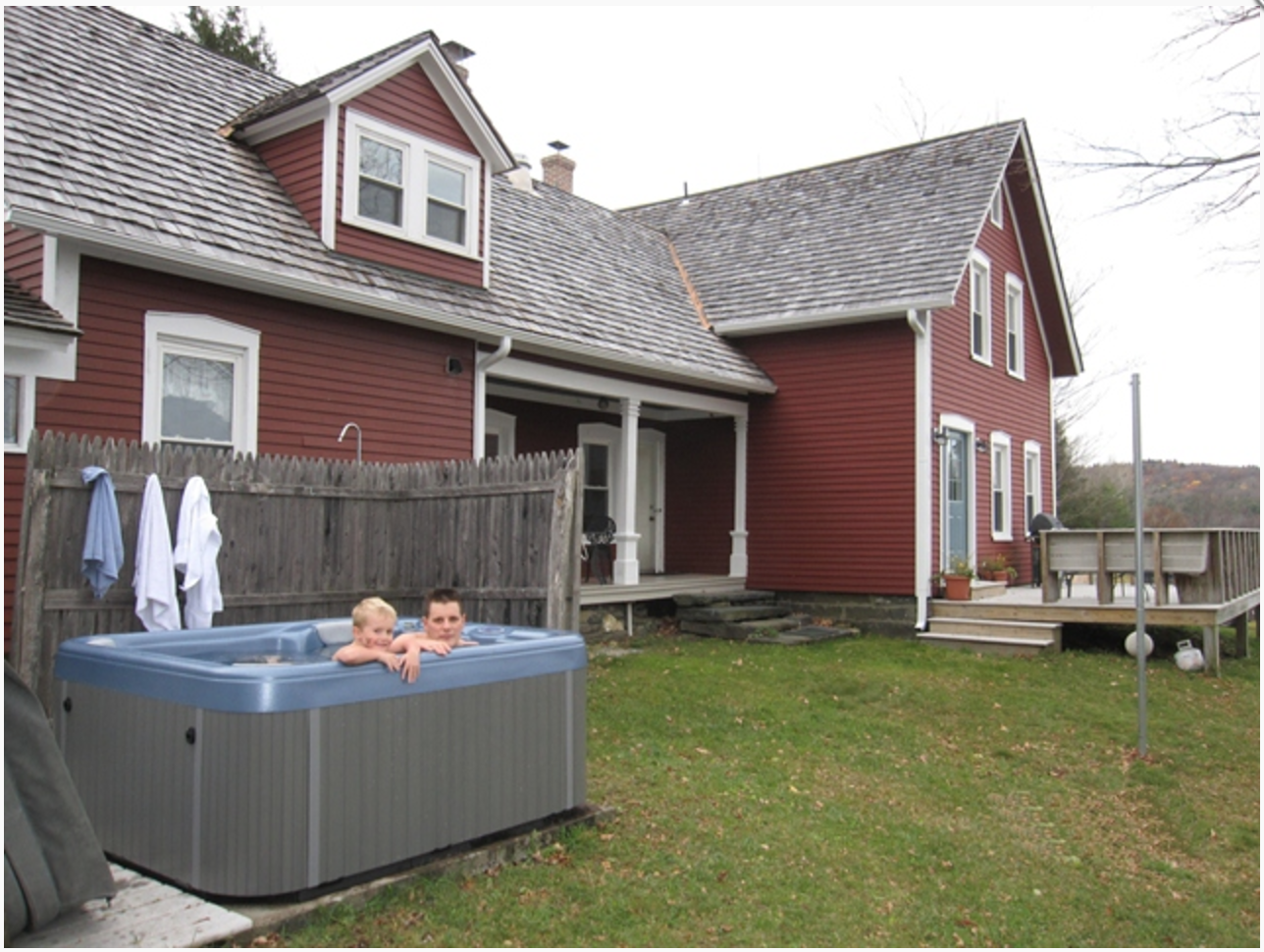 Secluded Farmhouse Retreat stunning views Houses for Rent in