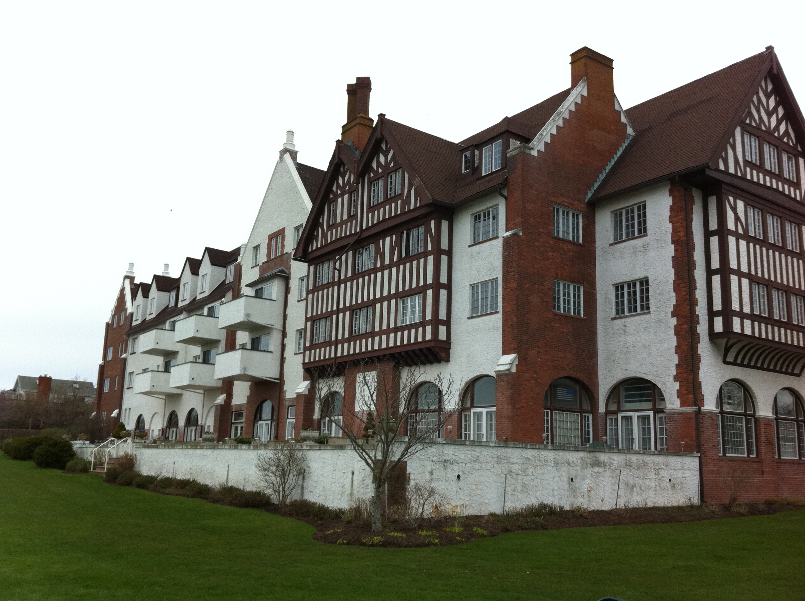 Deluxe Studio AptThe Montauk Manor Condominiums for Rent in Montauk