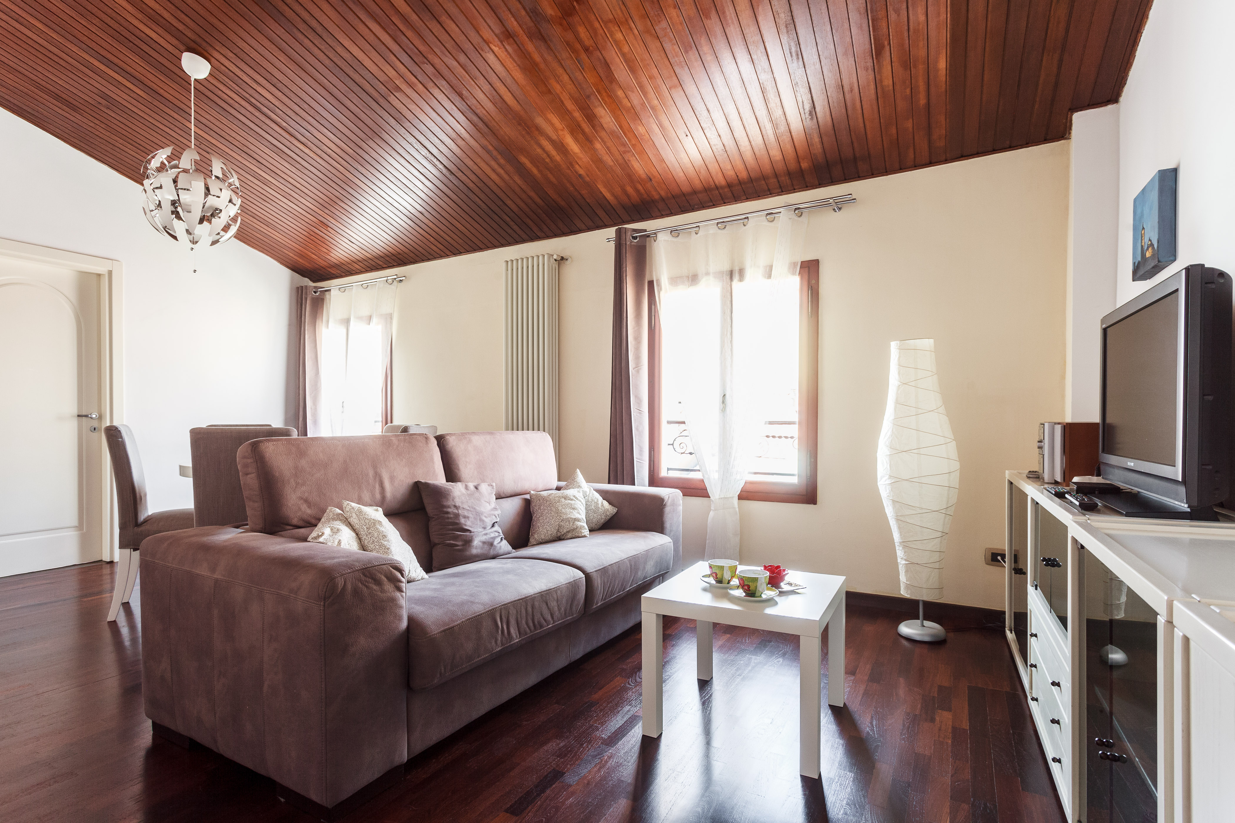 2 Bedrooms Attic Apartment Bologna Center -AC/WiFi in Santo Stefano, Bologna