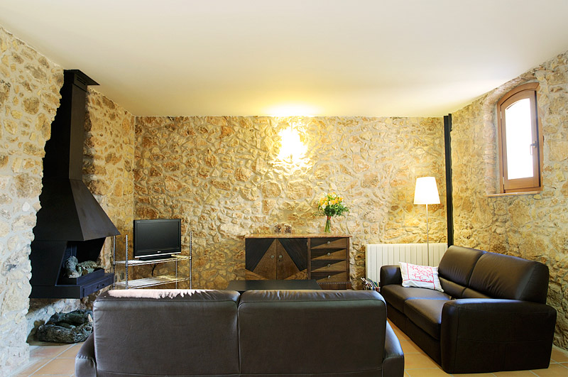 Enjoy Wine Tourism near Barcelona. Houses for Rent in Castellet i la