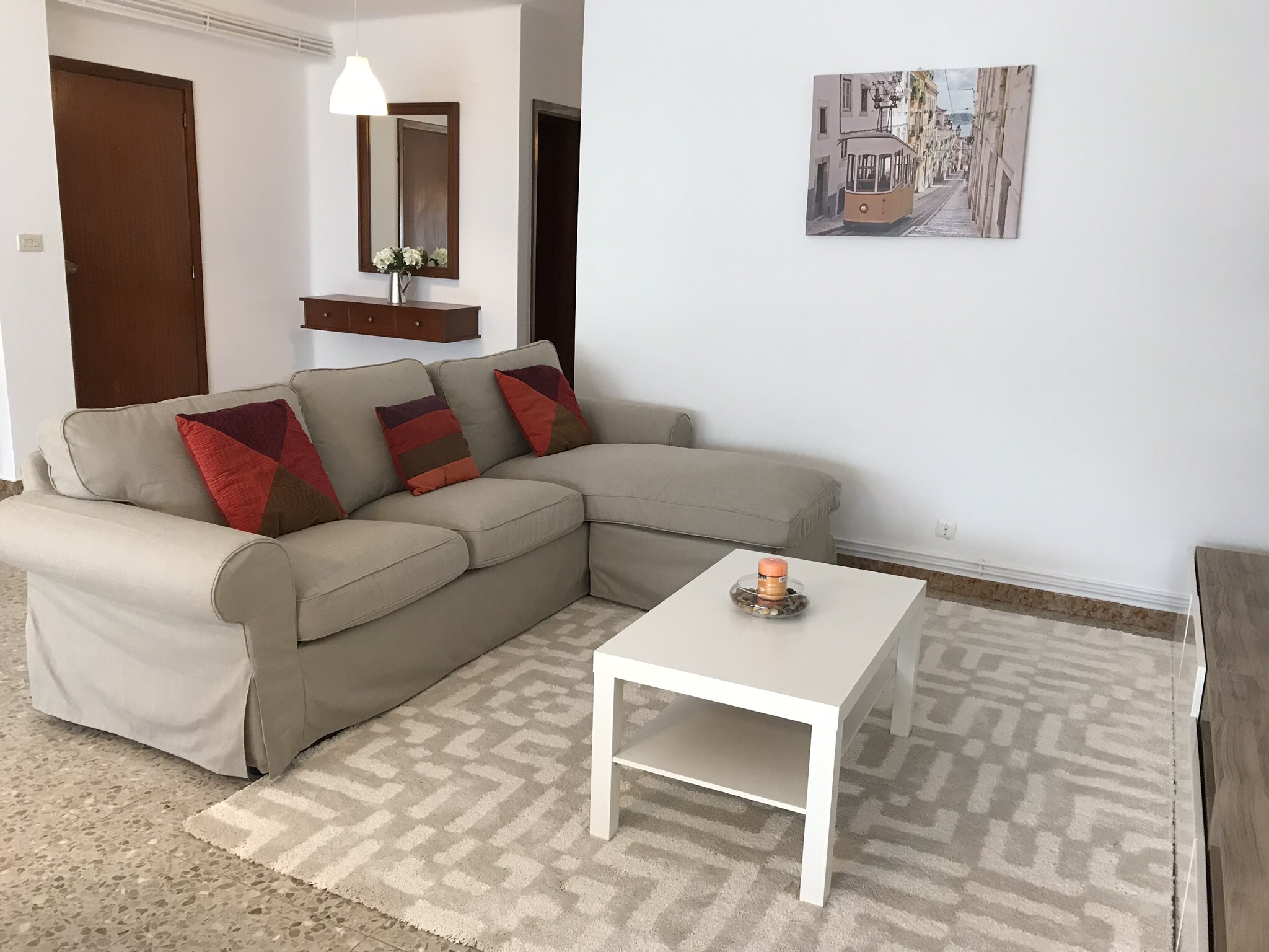Centrally located and bright apartment 15 min from the beach