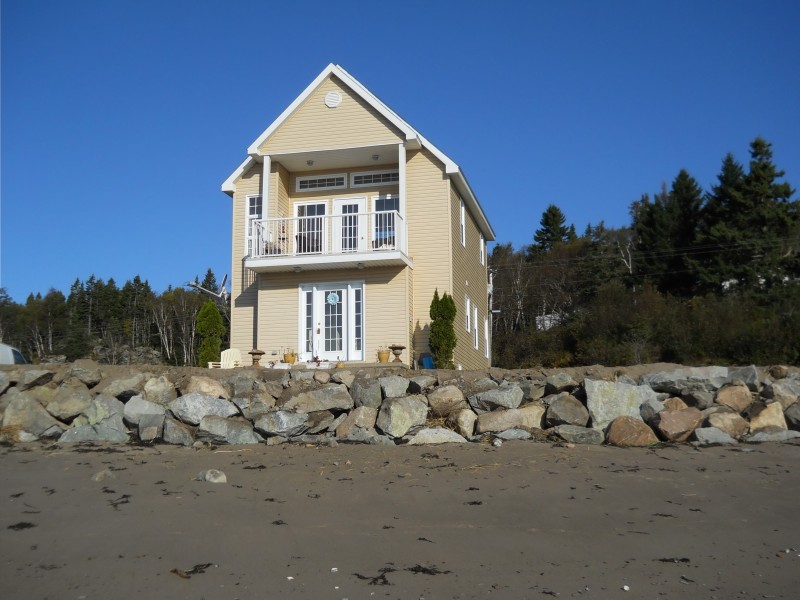 Bay of Fundy Oceanfront Retreat in Musquash, New Brunswick