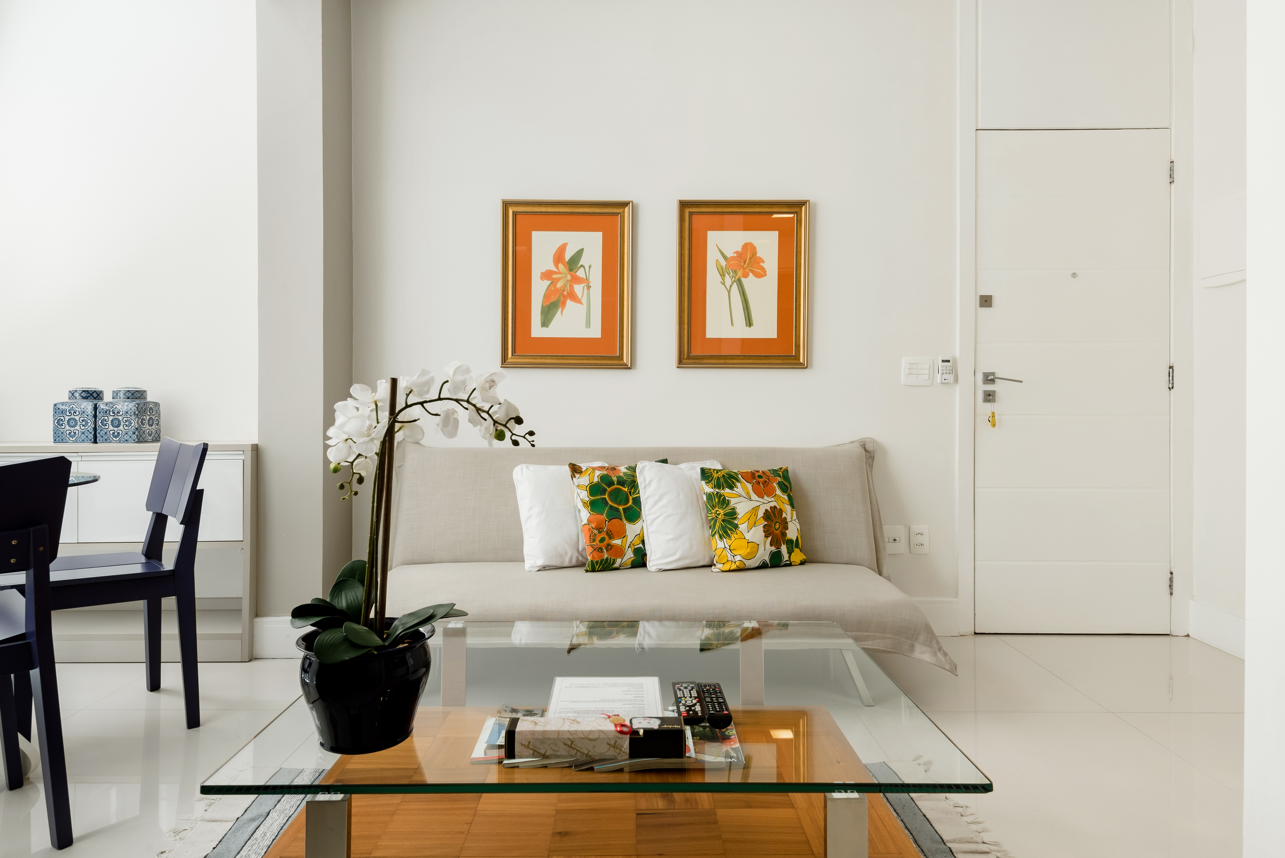 Unwind at an Airy, Contemporary Pad near Copacabana Beach