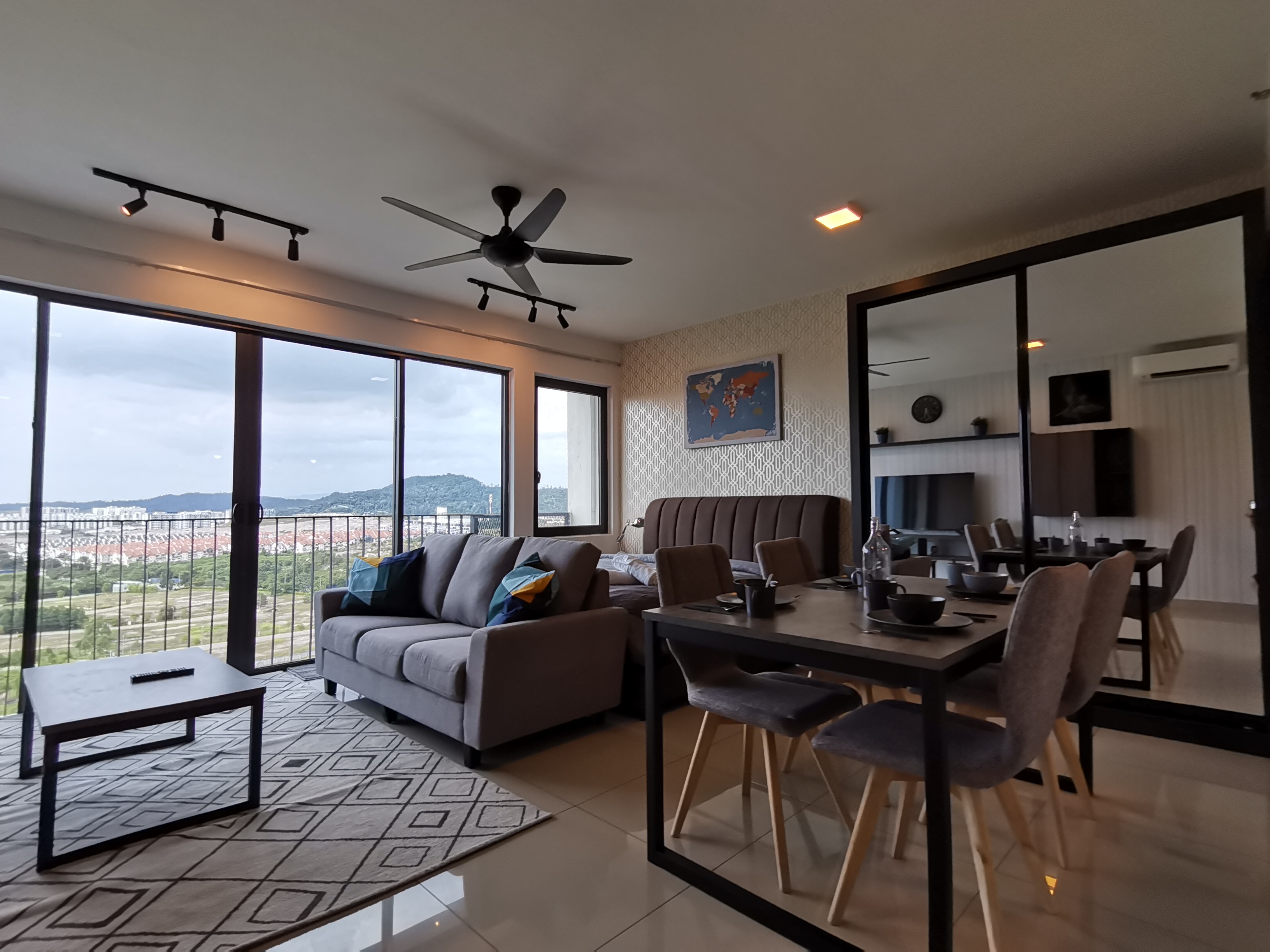 *SETIA ALAM* Big Luxury Comfort Homestay Trefoil Serviced apartments