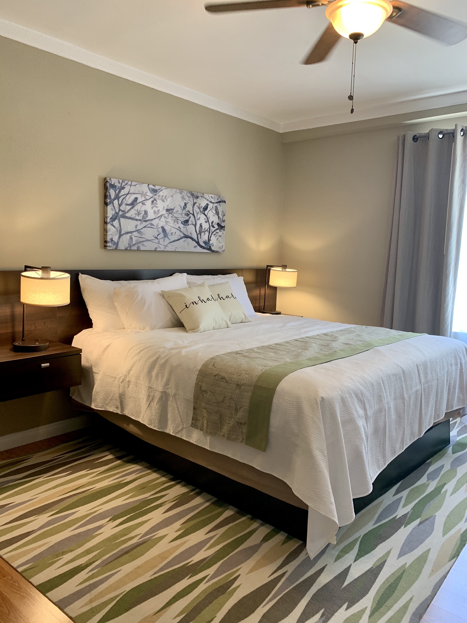 Downtown plush King studio w/ kitchenette