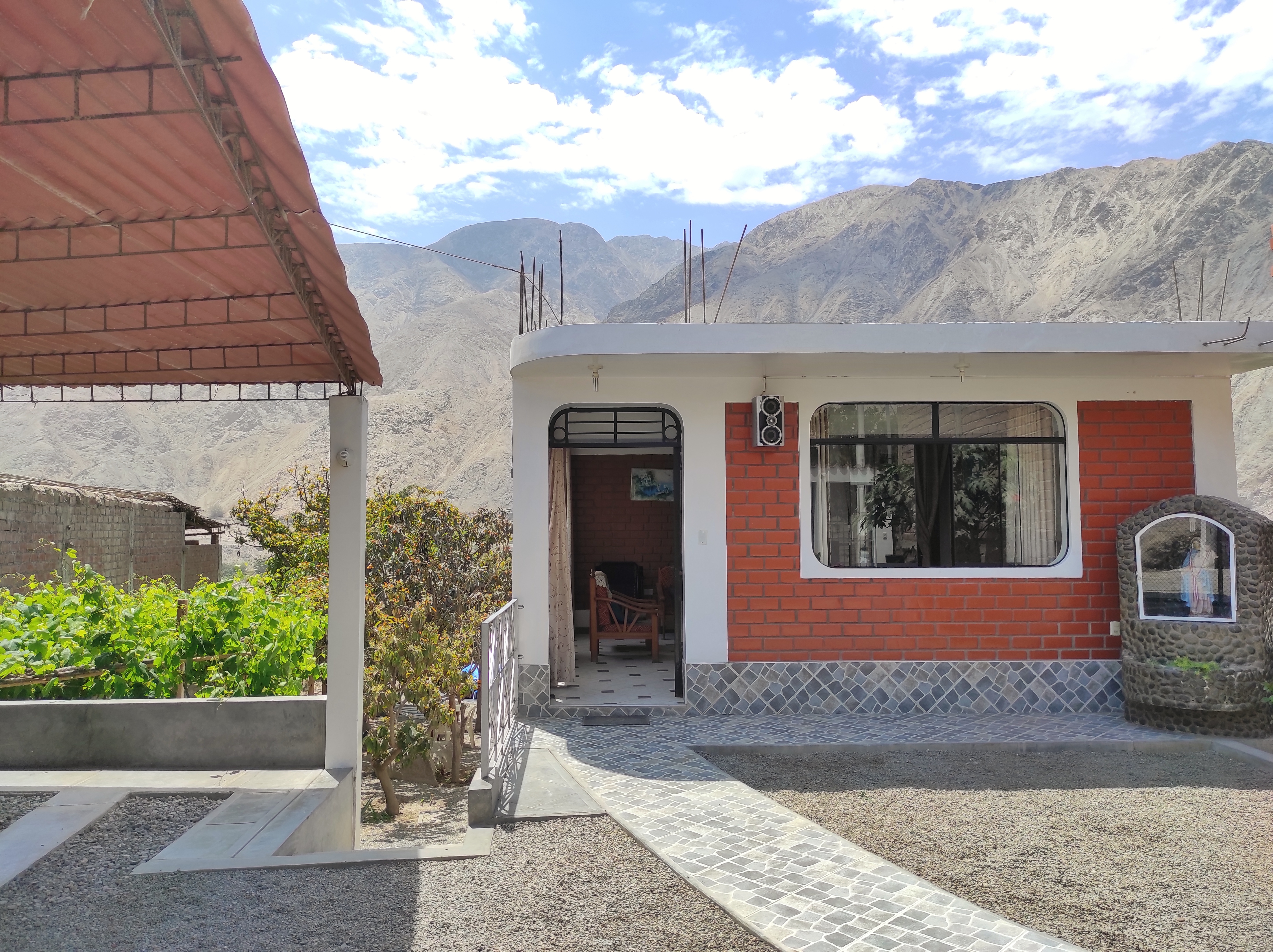 Sunset House, Lunahuana