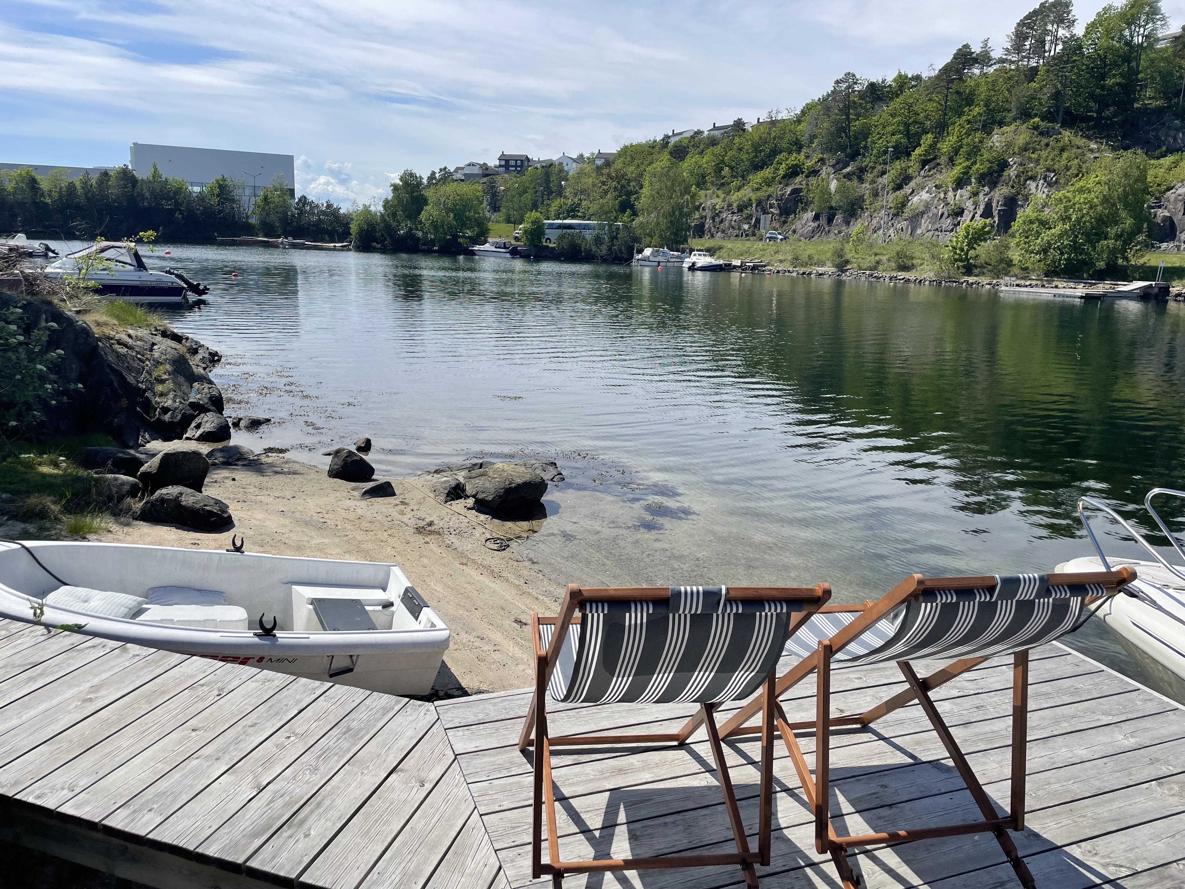 Bright apartment in new building with beach access