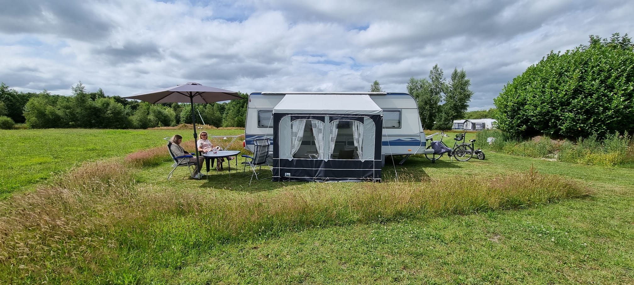 2 people, caravan with nature, peace and coziness. Campervans