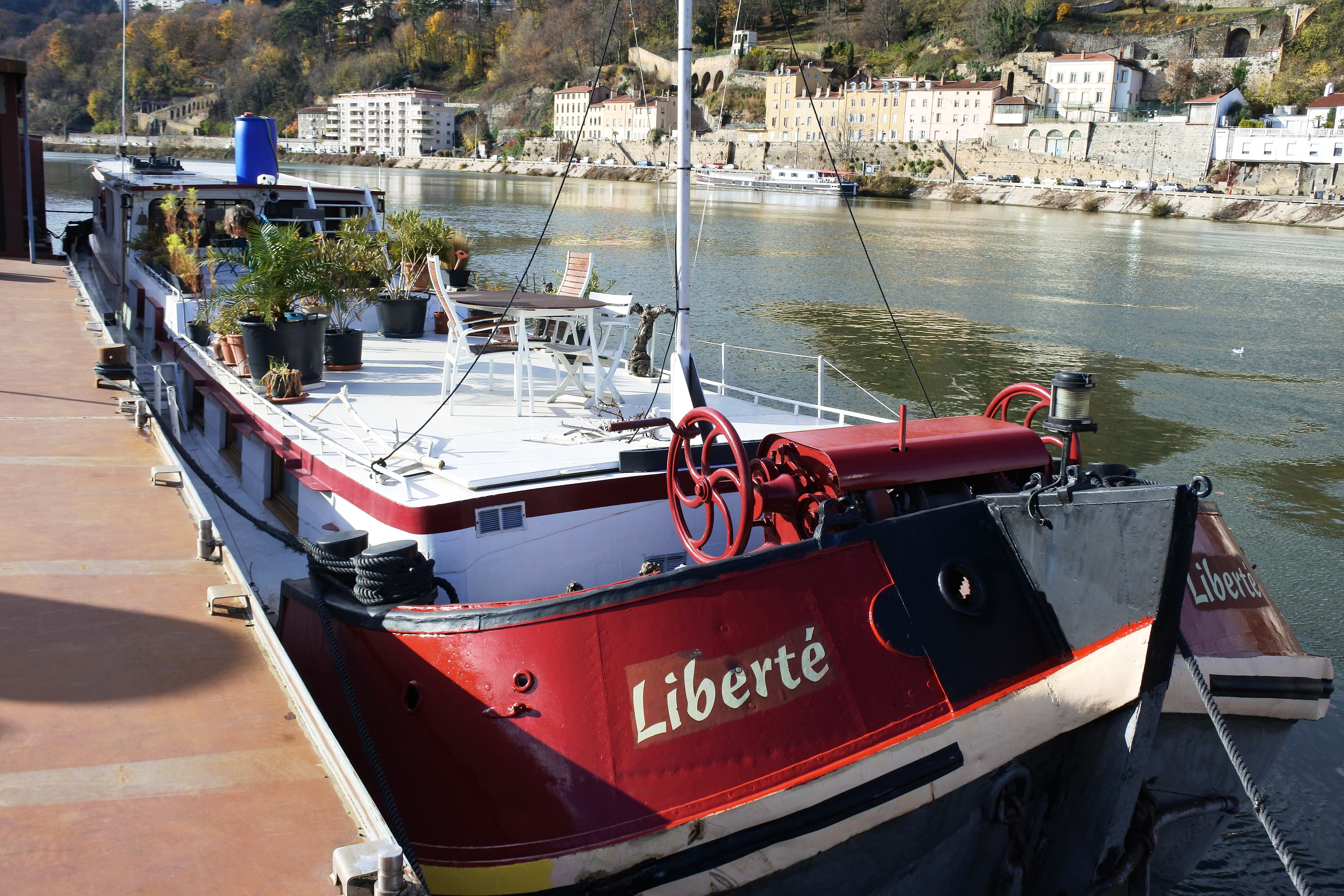 Peniche Centre Ville Insolite Calme Vue Imprenable Boats For Rent In Lyon Rhone Alpes France