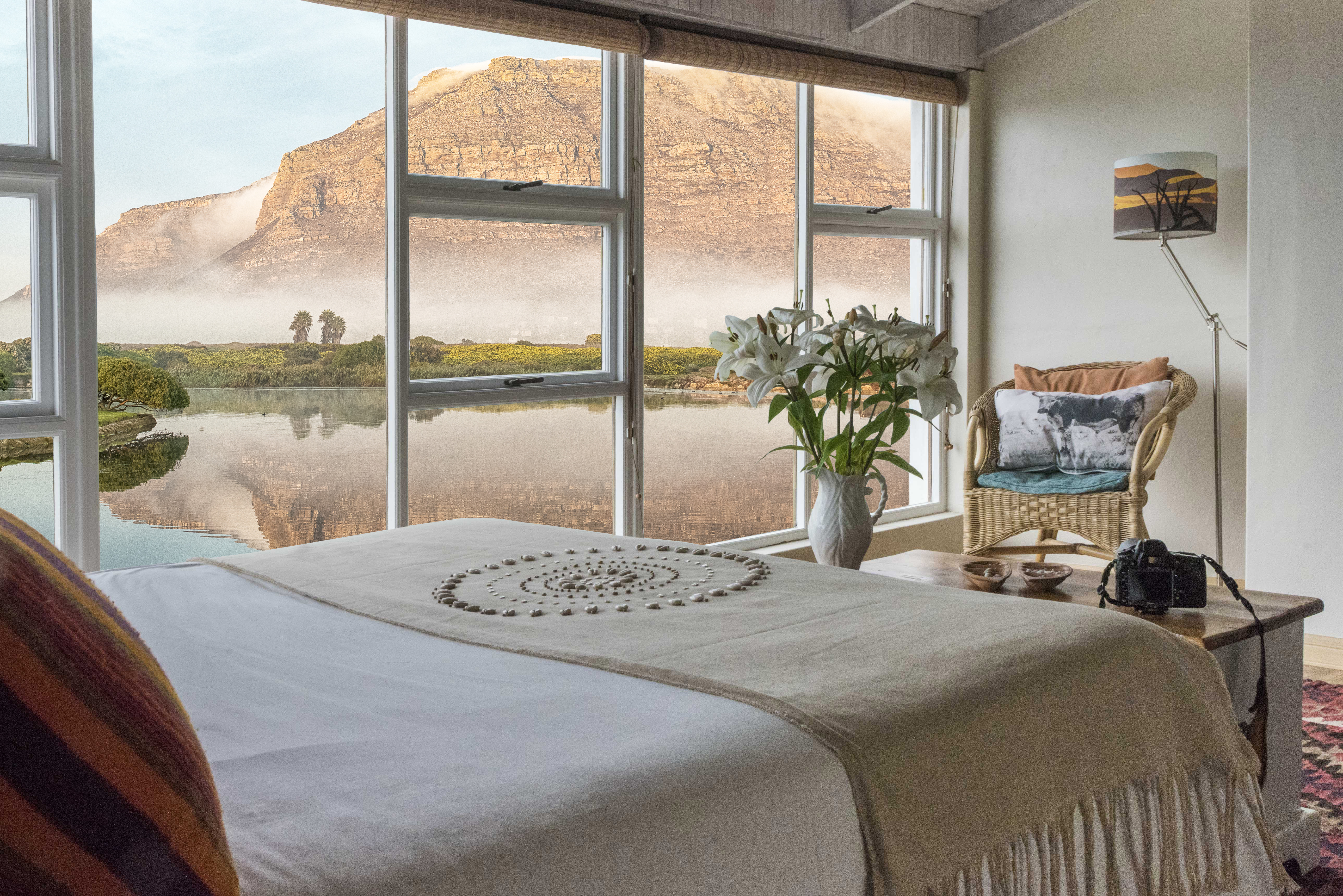 Large family home on the Lake. in Ward 64, Cape Town