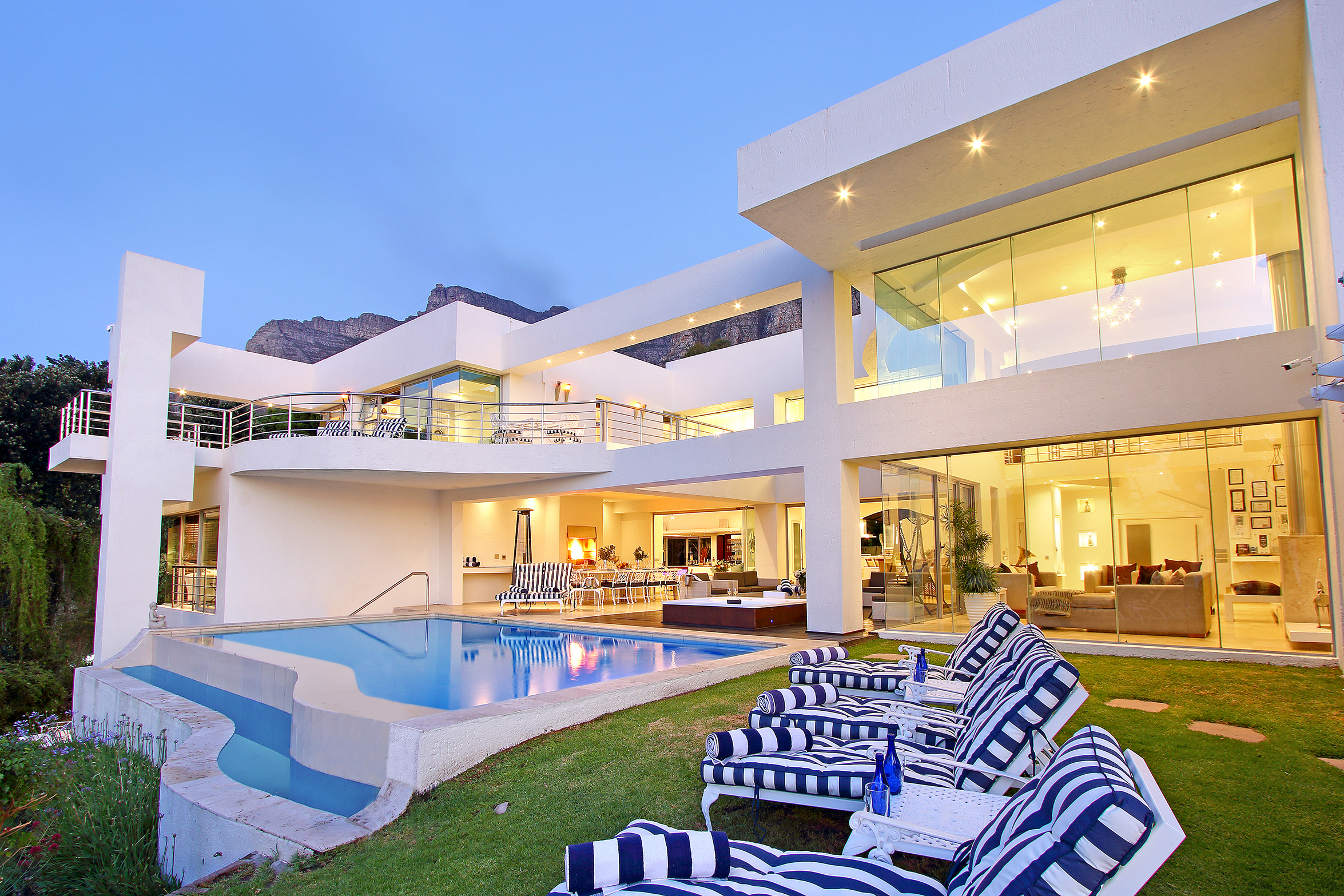 Hollywood Mansion & Spa Camps Bay with Butler in Ward 54, Cape Town
