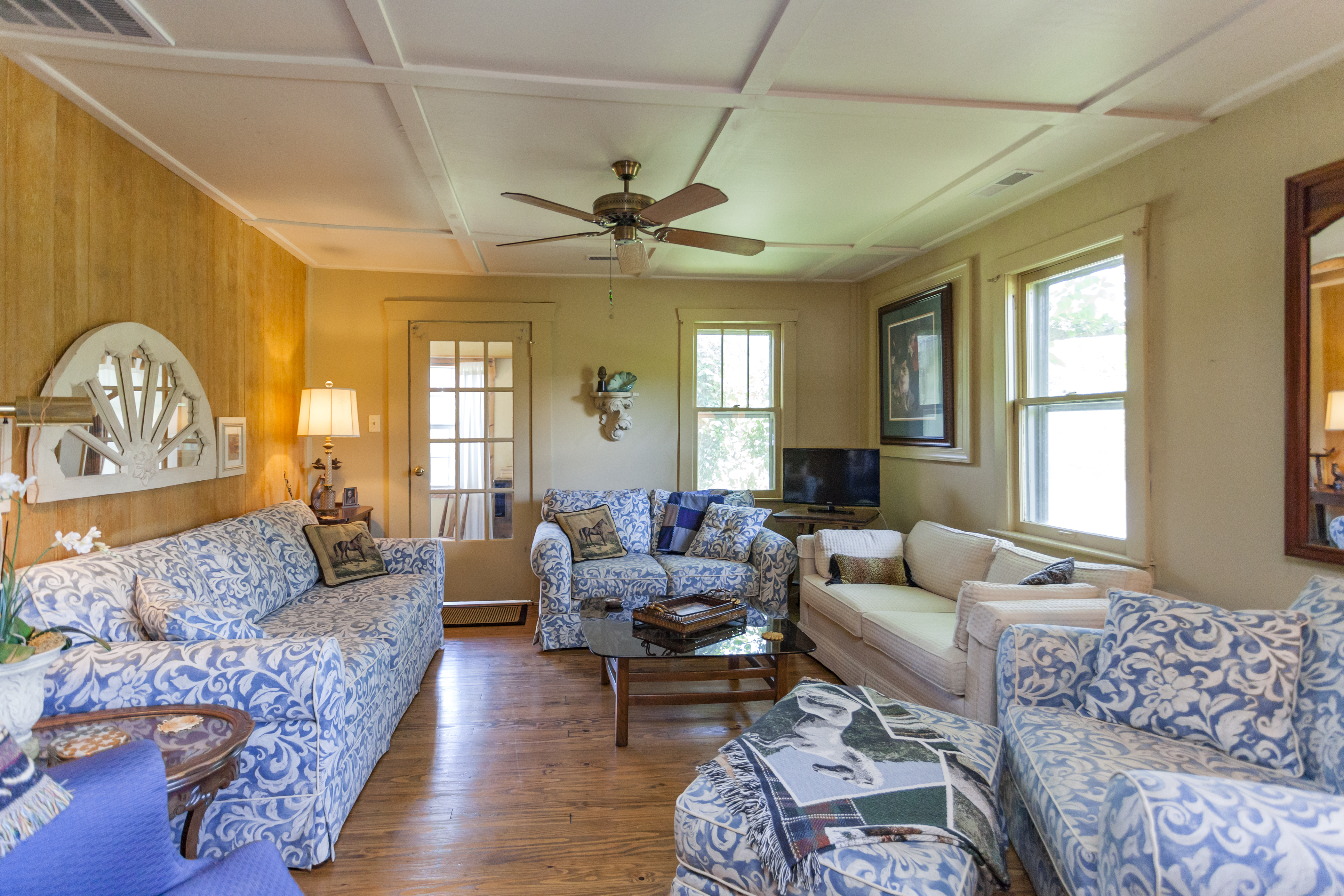 Poplar Hollow Farmhouse in District 35, Nashville