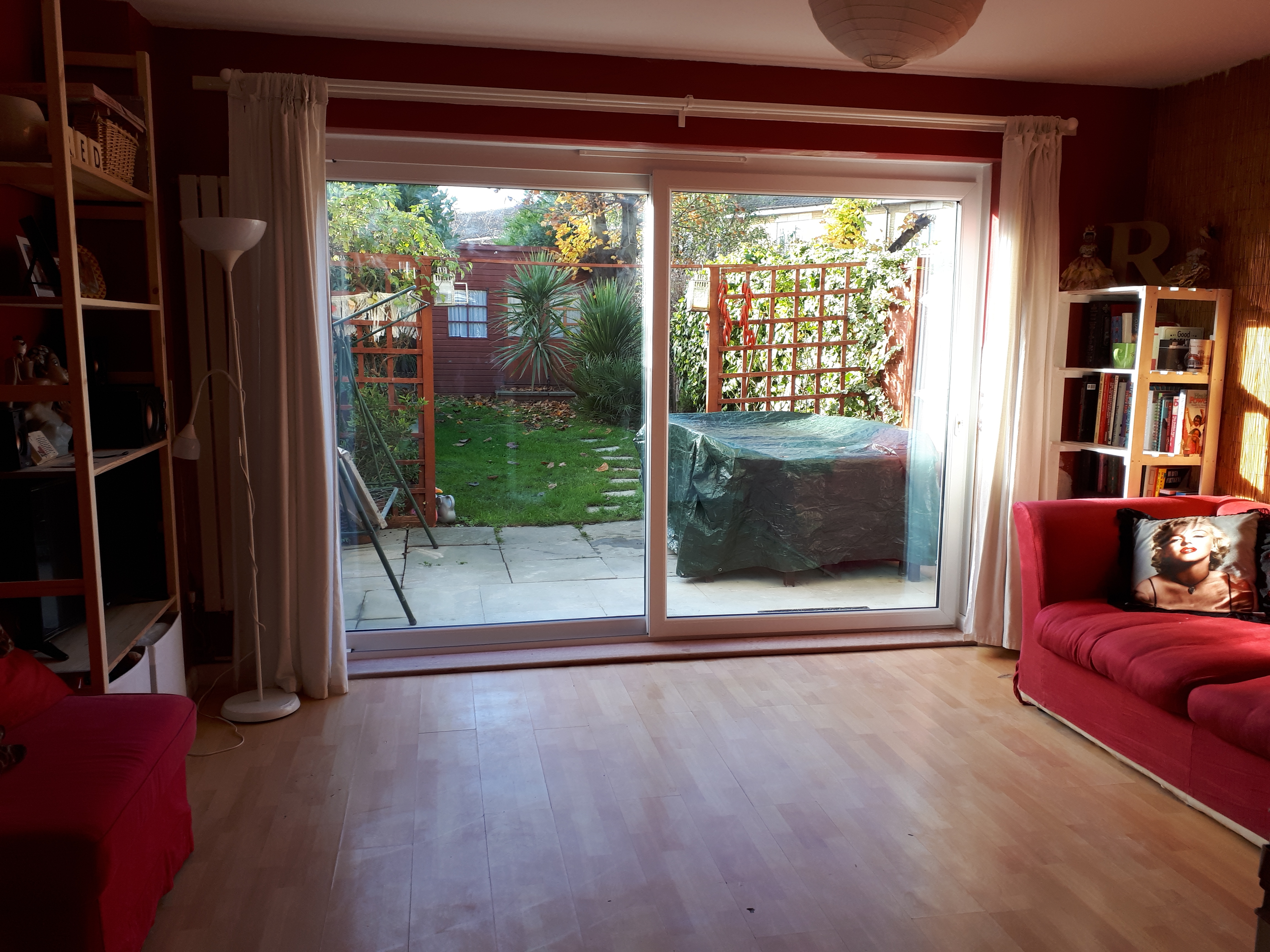 Big Bright room with your own private garden 2 use in Brent, London