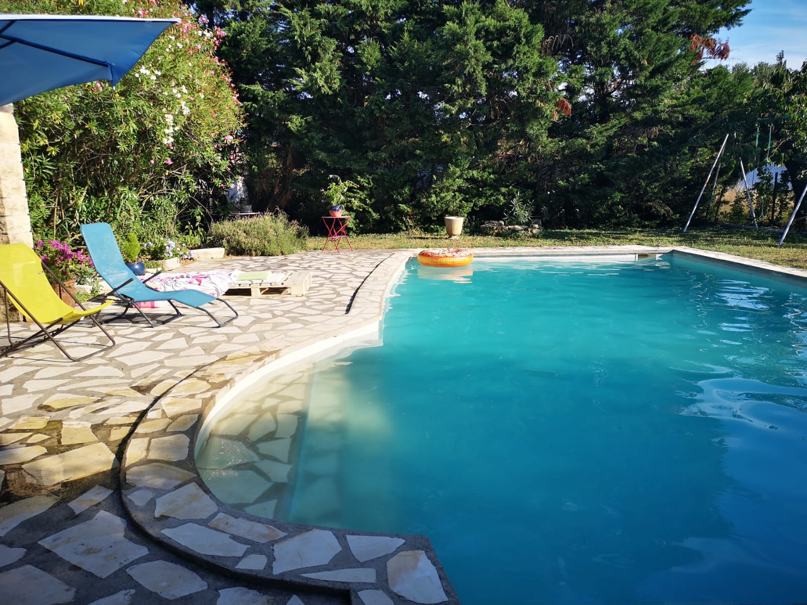 Quiet Provencal apartment near Avignon.