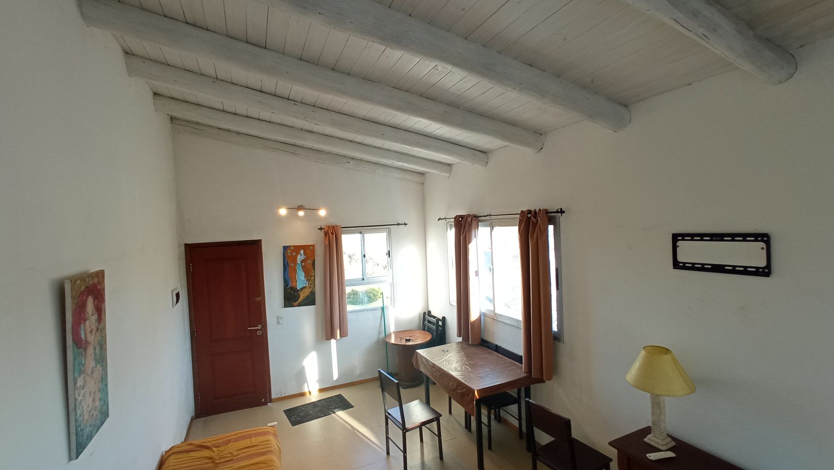 Fröhliche Wohnung in Chacra mit großem Garten, Wald und