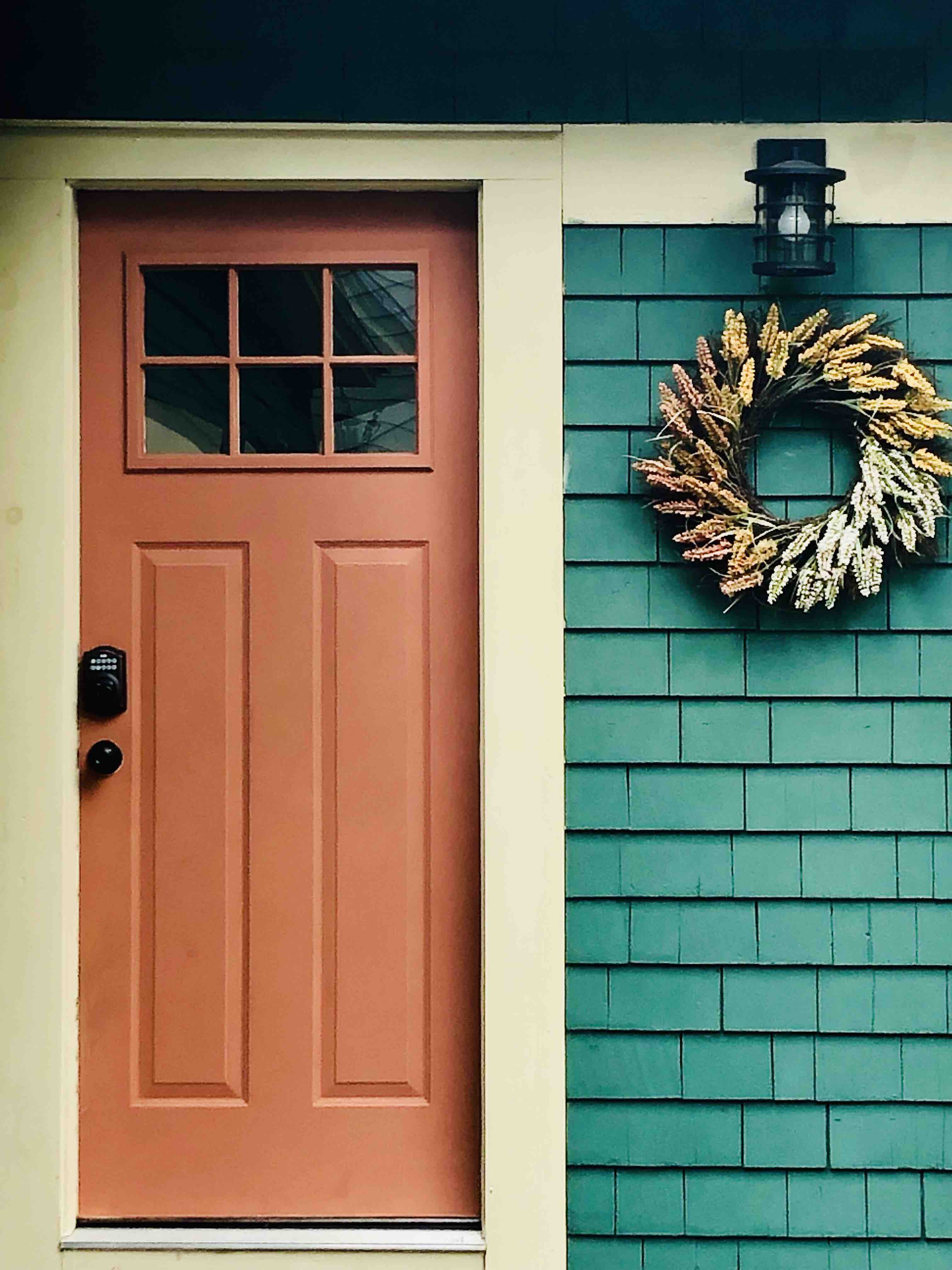 In town, newly renovated studio with private deck Apartments for Rent