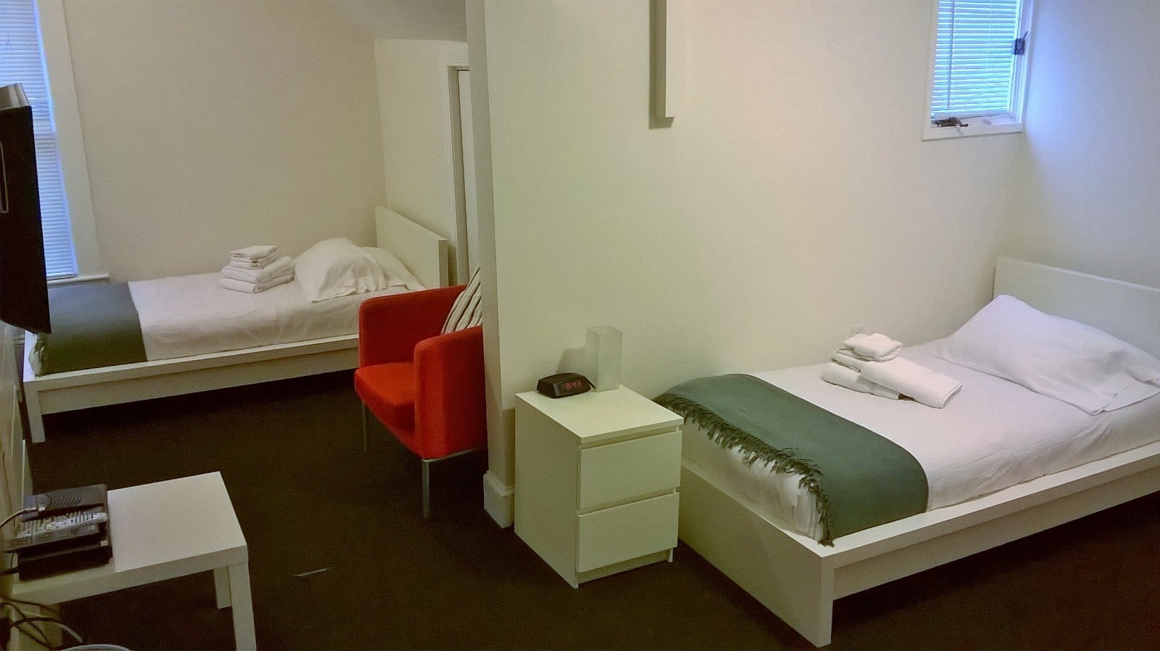 One Bedroom Short Walk to Harvard (Rm 13) in Mid-Cambridge, Cambridge