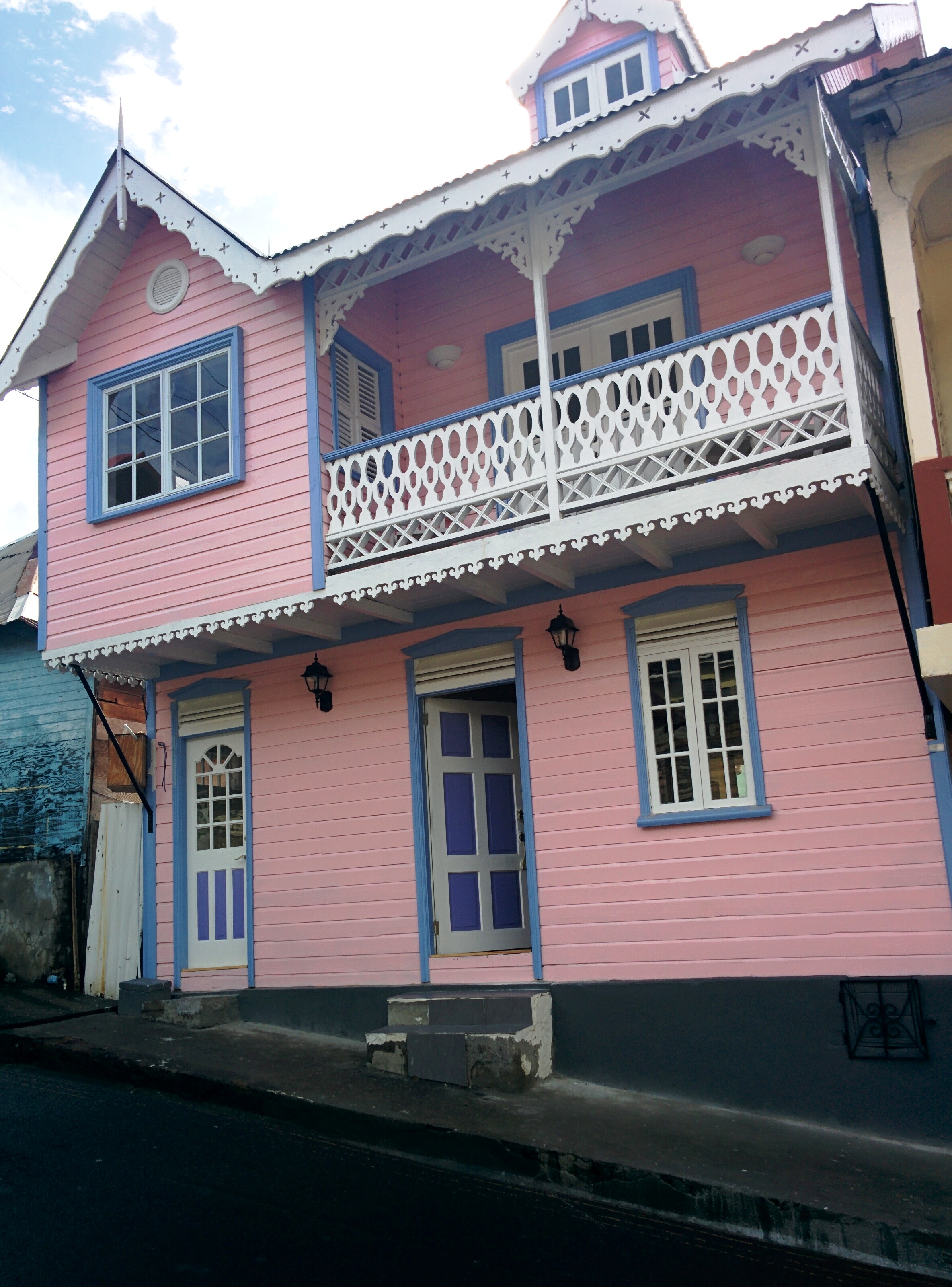 ROSE PETAL- YOUR COZY TOWN HOUSE (COVID CERTIFIED)