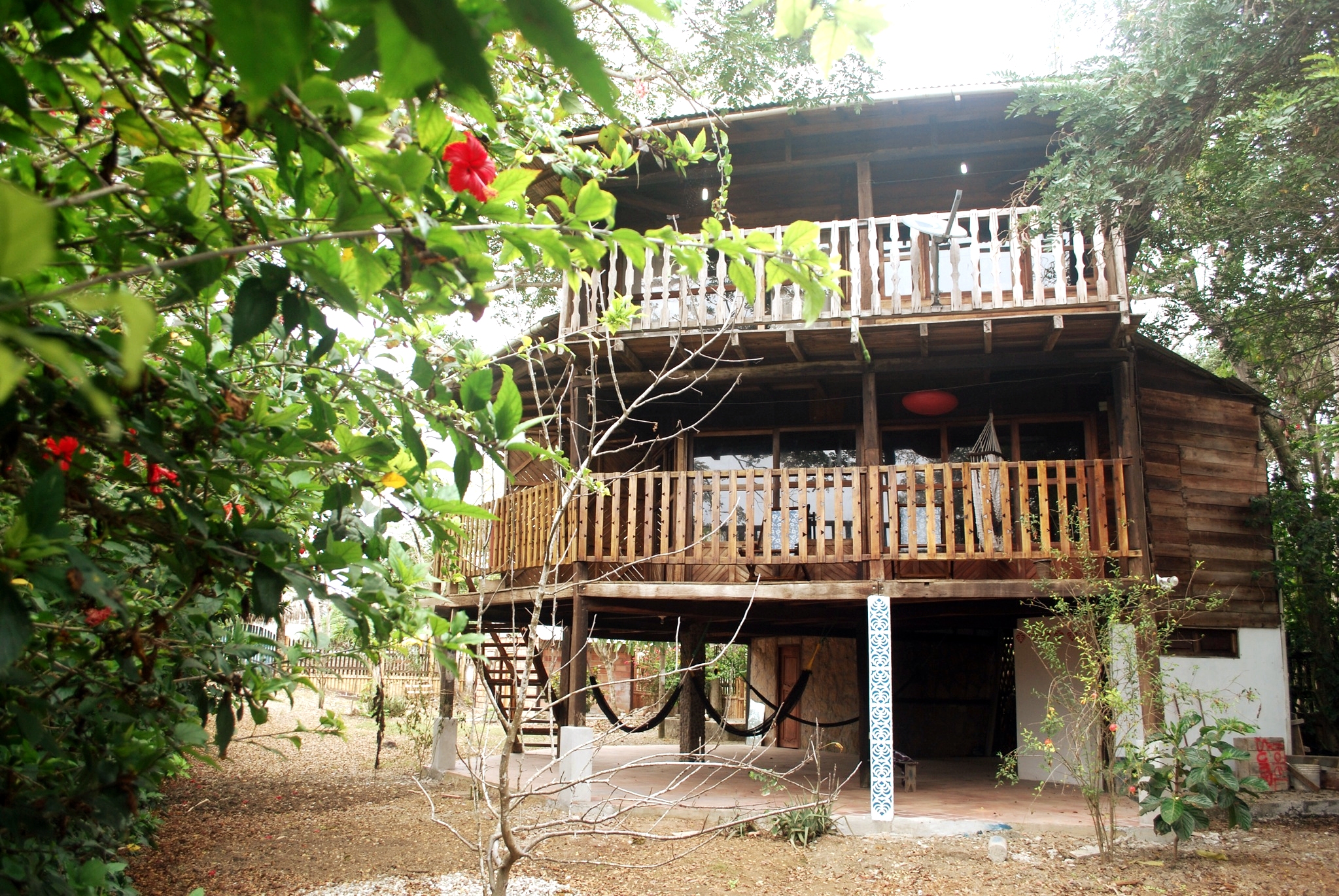 Beautiful wood house in Montañita