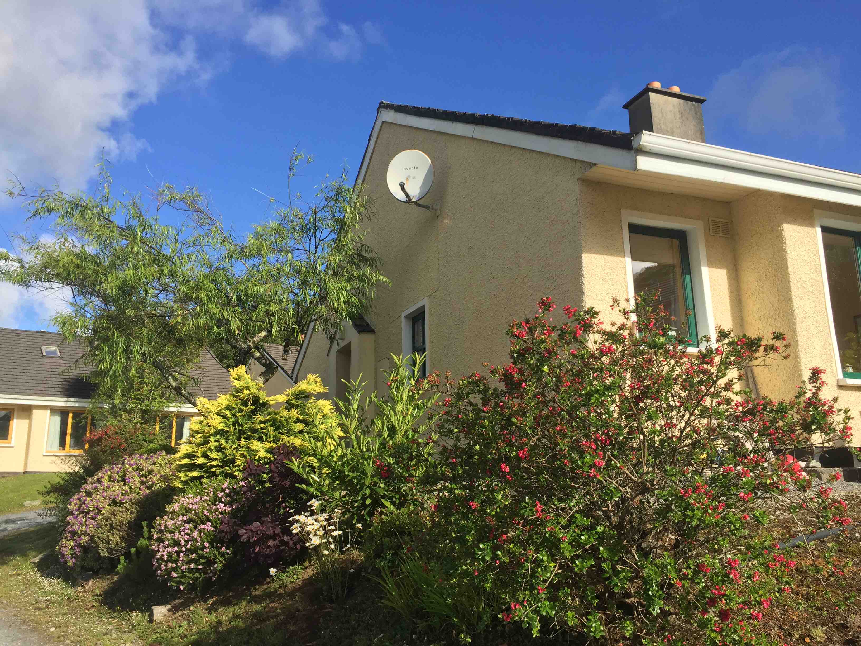 On the site of the former Clifden Railway Station, Clifden Station House offers well-appointed bedrooms and self-catering apartments. Continental, Full English/Irish, Vegetarian, Vegan, Gluten-free, Buffet. Very Good Coffee! Check-in date. Hotel Clifden Station House, Ireland - kurikku.co.uk