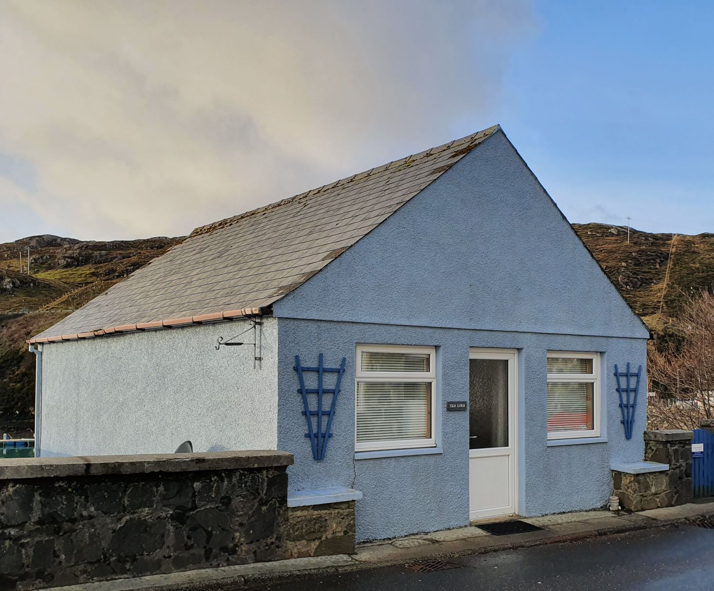 Unique Tarbert cottage with a marina view Houses for Rent in Isle of
