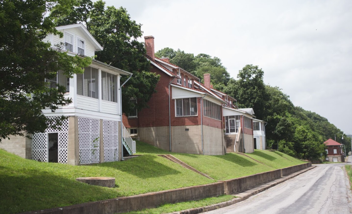 Golconda Lockmaster Home 3 Bungalows for Rent in Golconda, Illinois