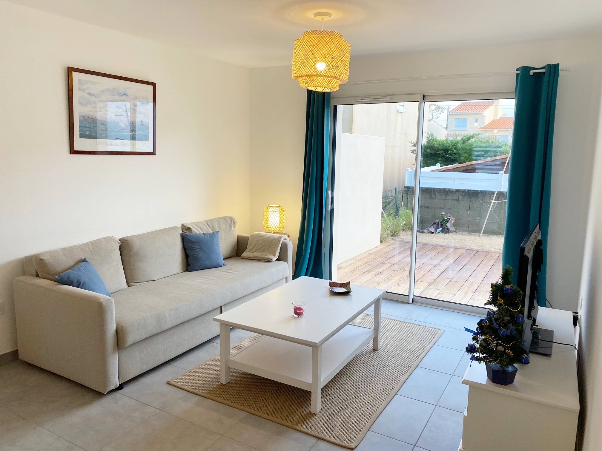 Comfortable Holiday Home 500m from the ocean