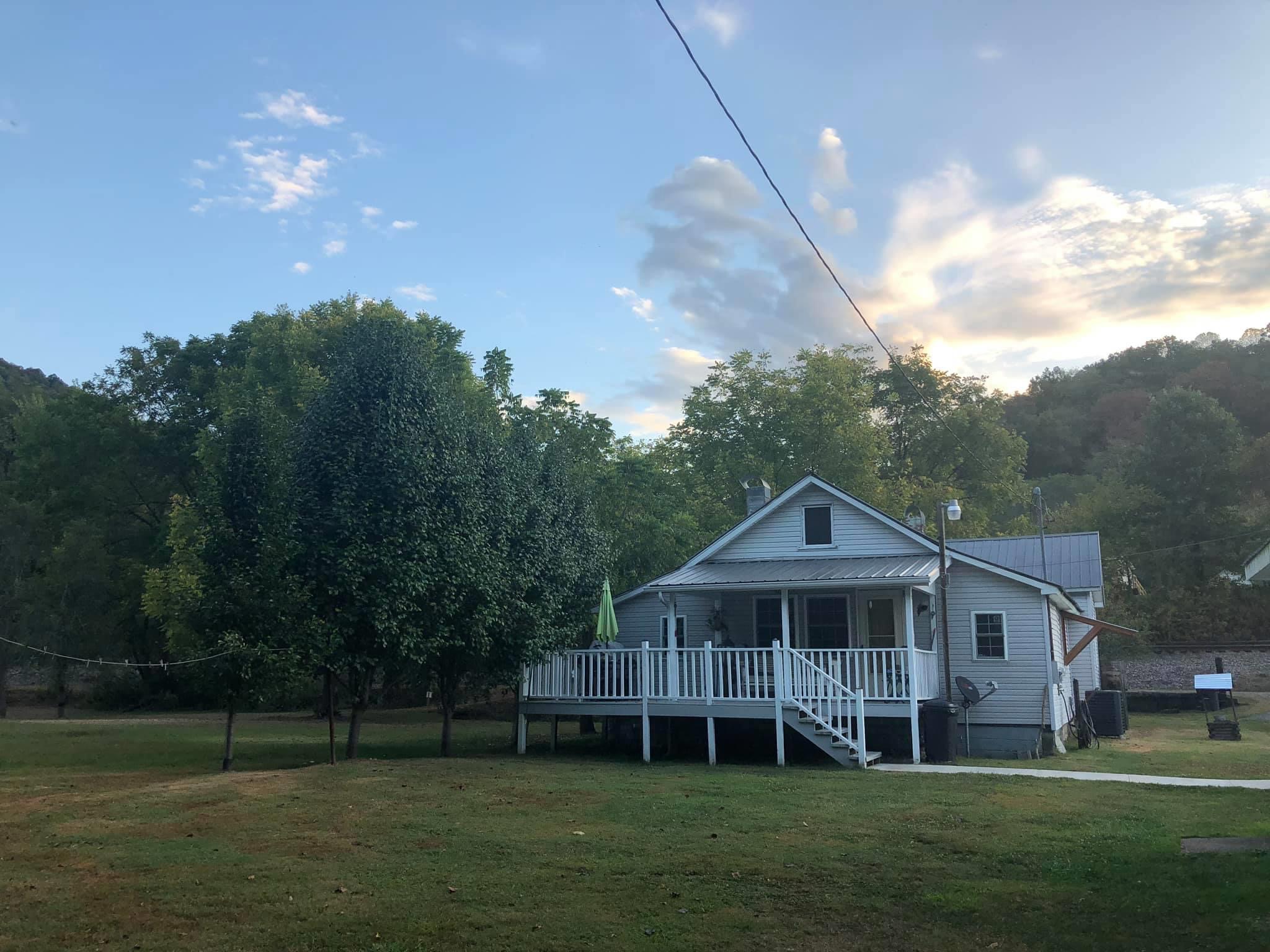 Richmond’s Meadow Creek Hideaway Cottages for Rent in Meadow Creek