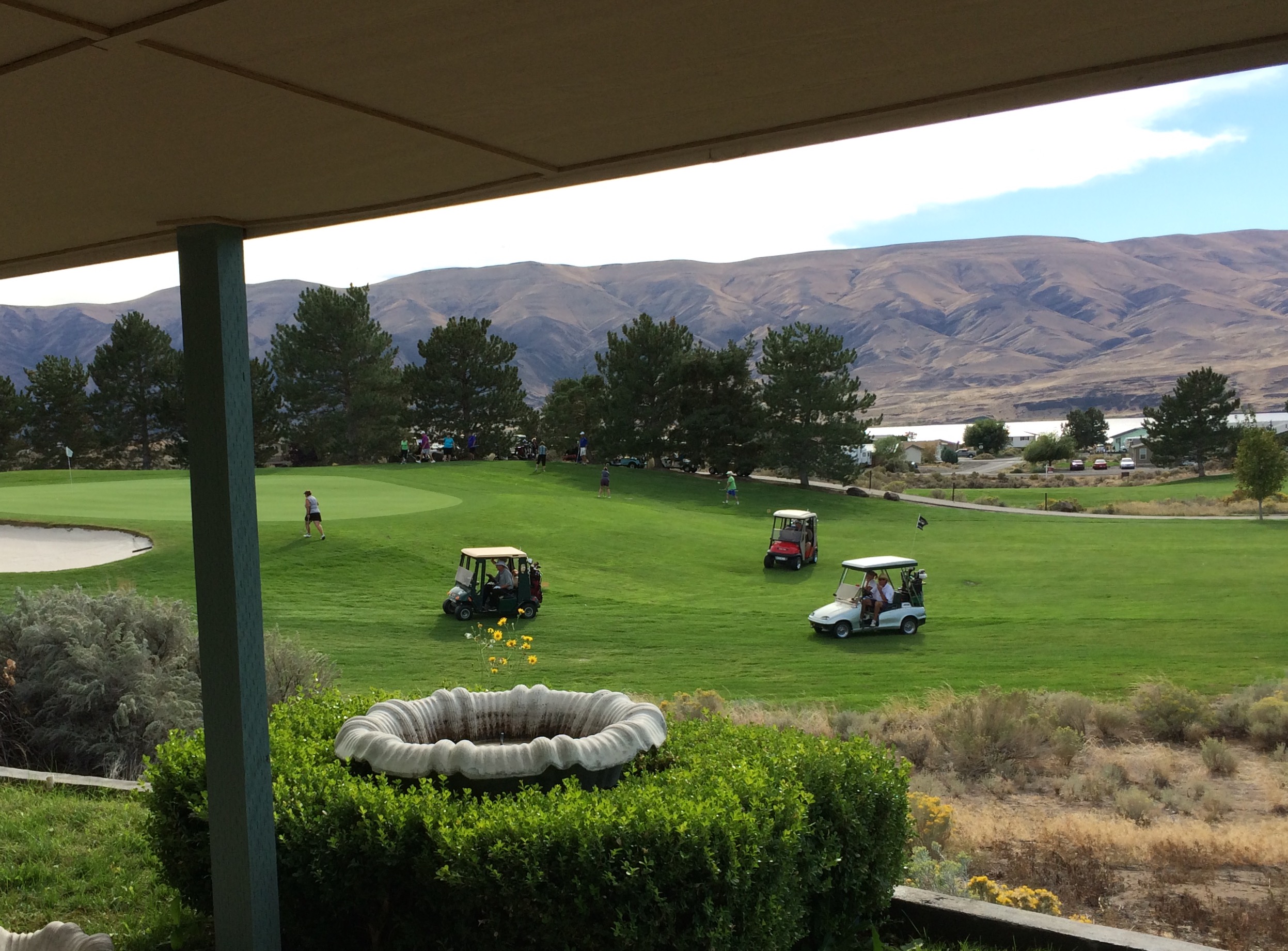 Desert Aire Home On the Golf Course Houses for Rent in Mattawa