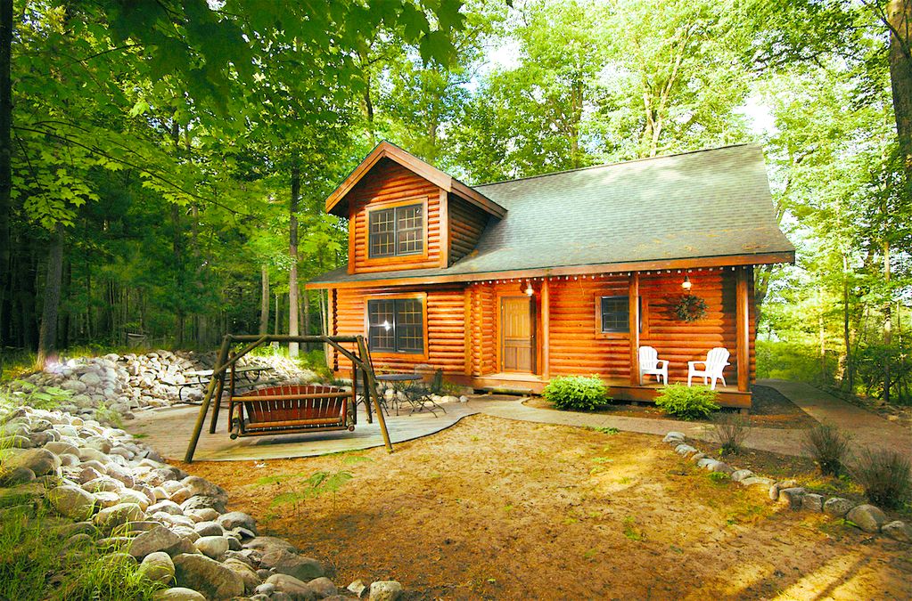 Big Bass Cabin Cottages for Rent in Pentwater, Michigan, United