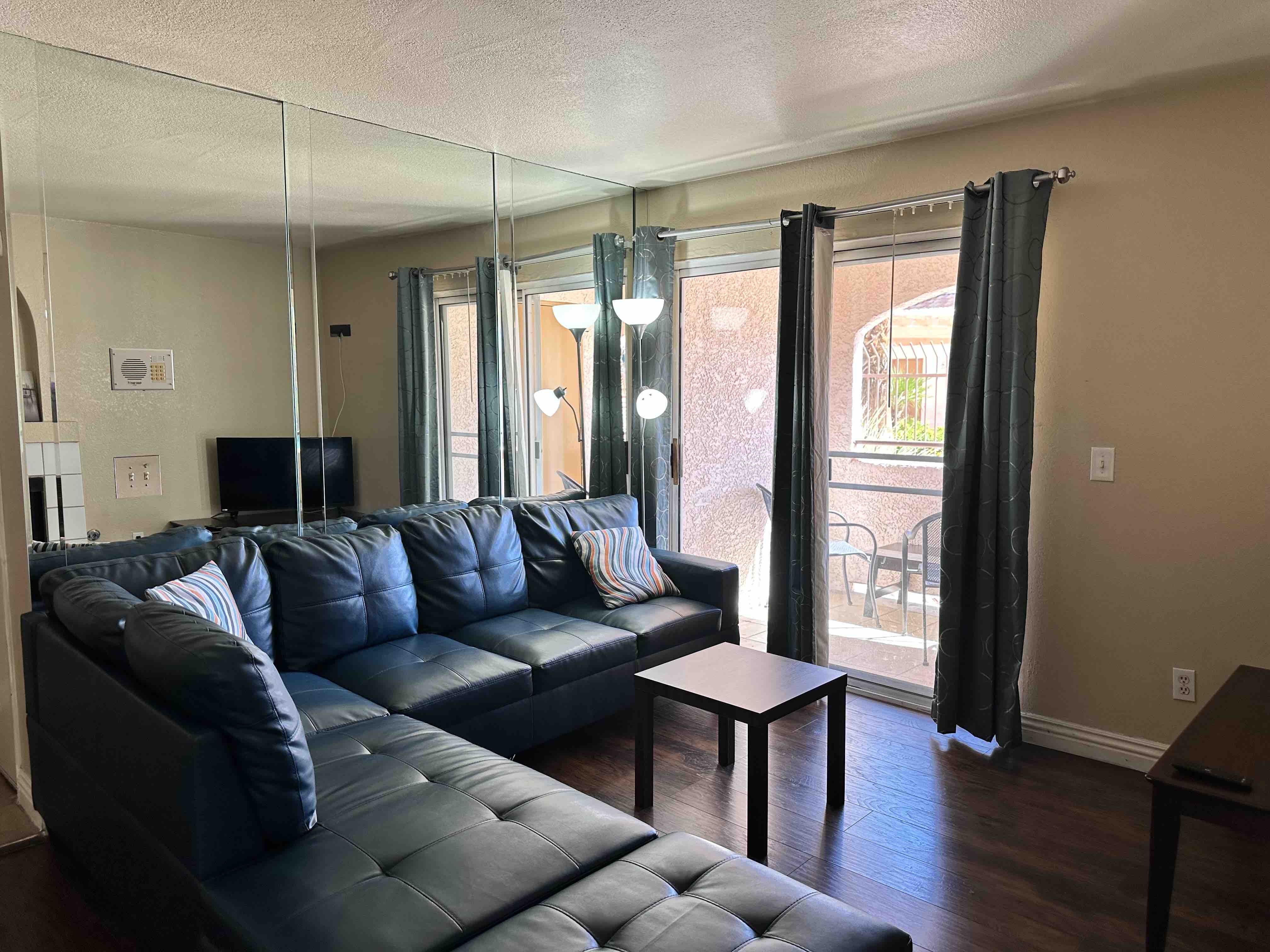 LV53M Pool View Condo close to Strip Free Parking in Unincorporated Areas, Clark County Nv
