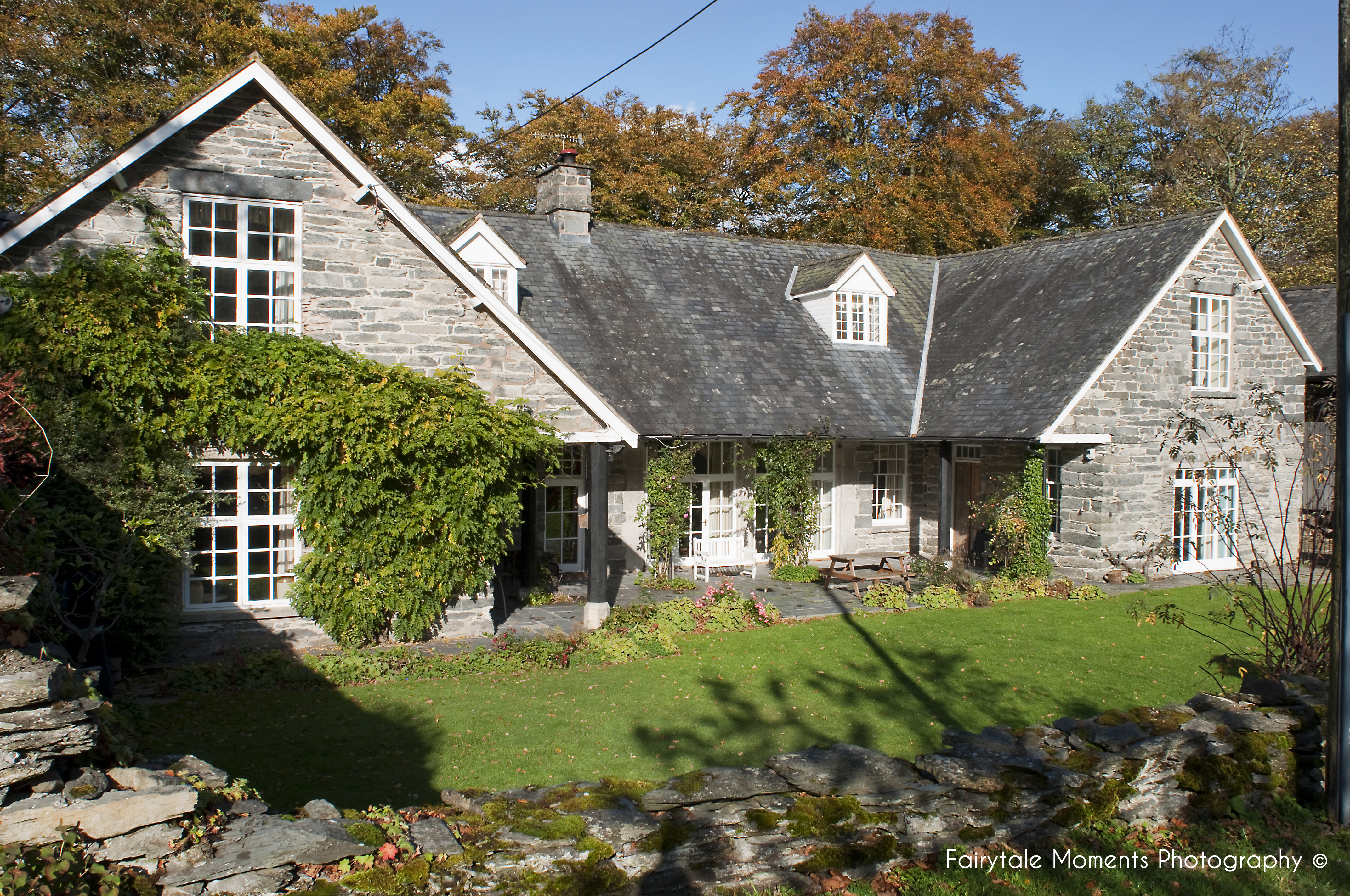 Crogen Coach House, sleeping 17 people in 9 rooms