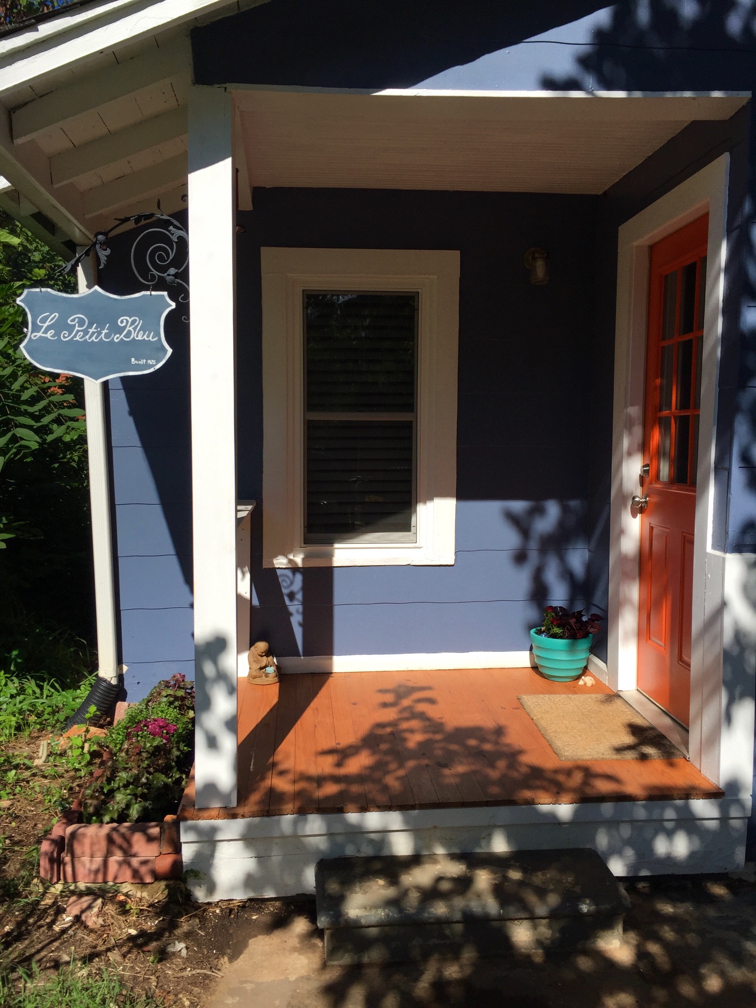 Le Petit Bleu in 28804, Asheville