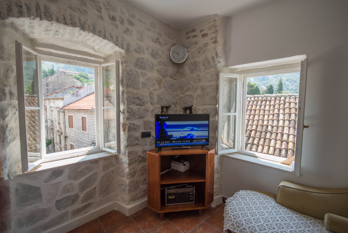 ANA...Old Town Risan 2BDRM.. central location