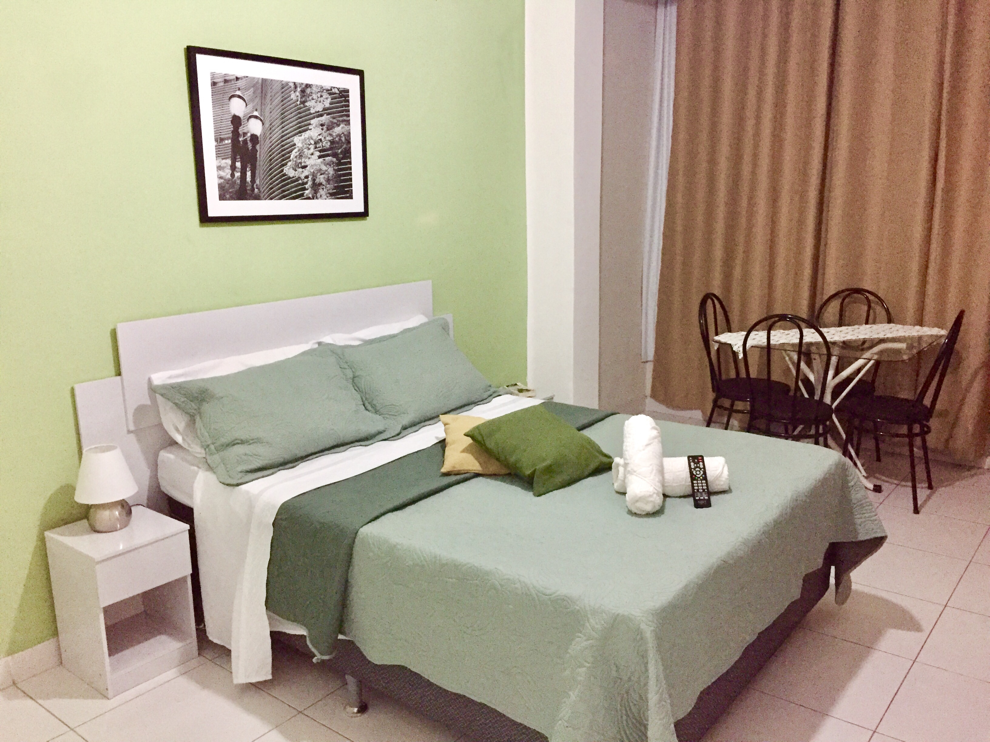 Spacious Bedroom, one min away from Copacabana bea