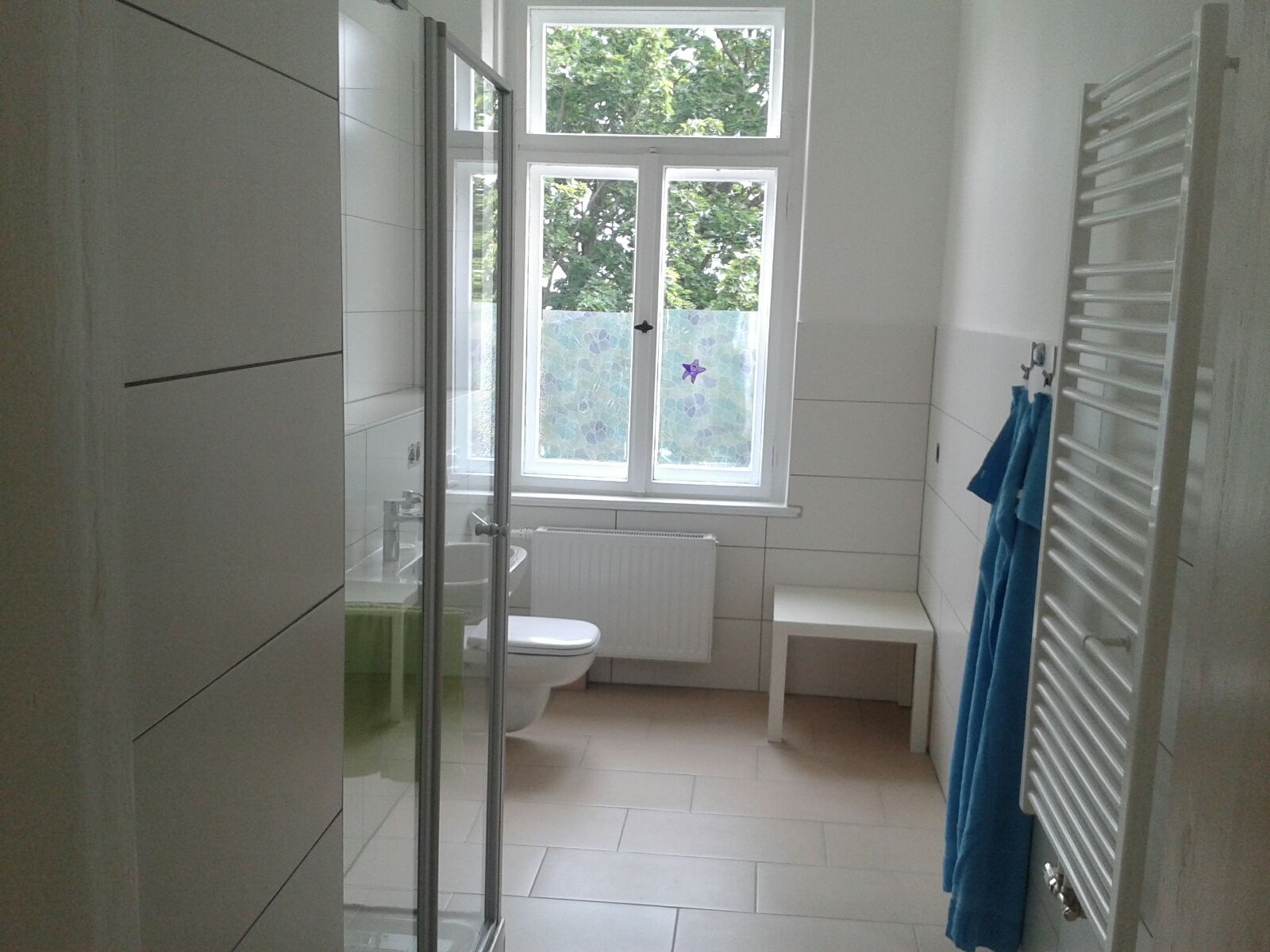 Beautiful newly renovated 3 room apartment close Condominiums for