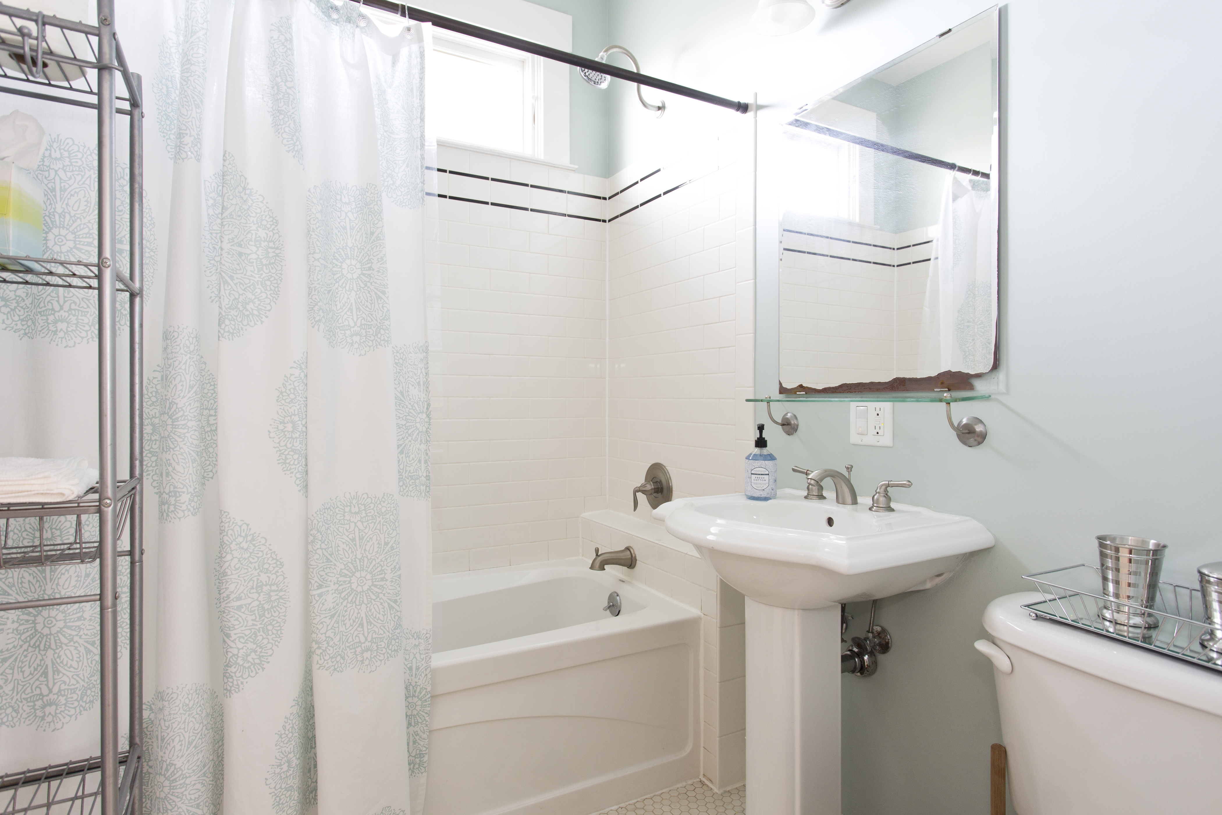 Spacious, Sunny Loft Near BART in Bushrod, Oakland