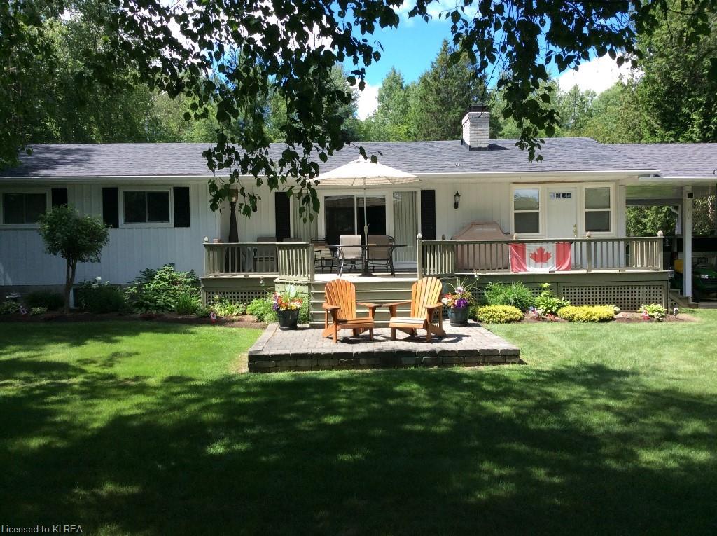 Stunning Four Seasons Lakefront Cottage Experience Cottages for Rent