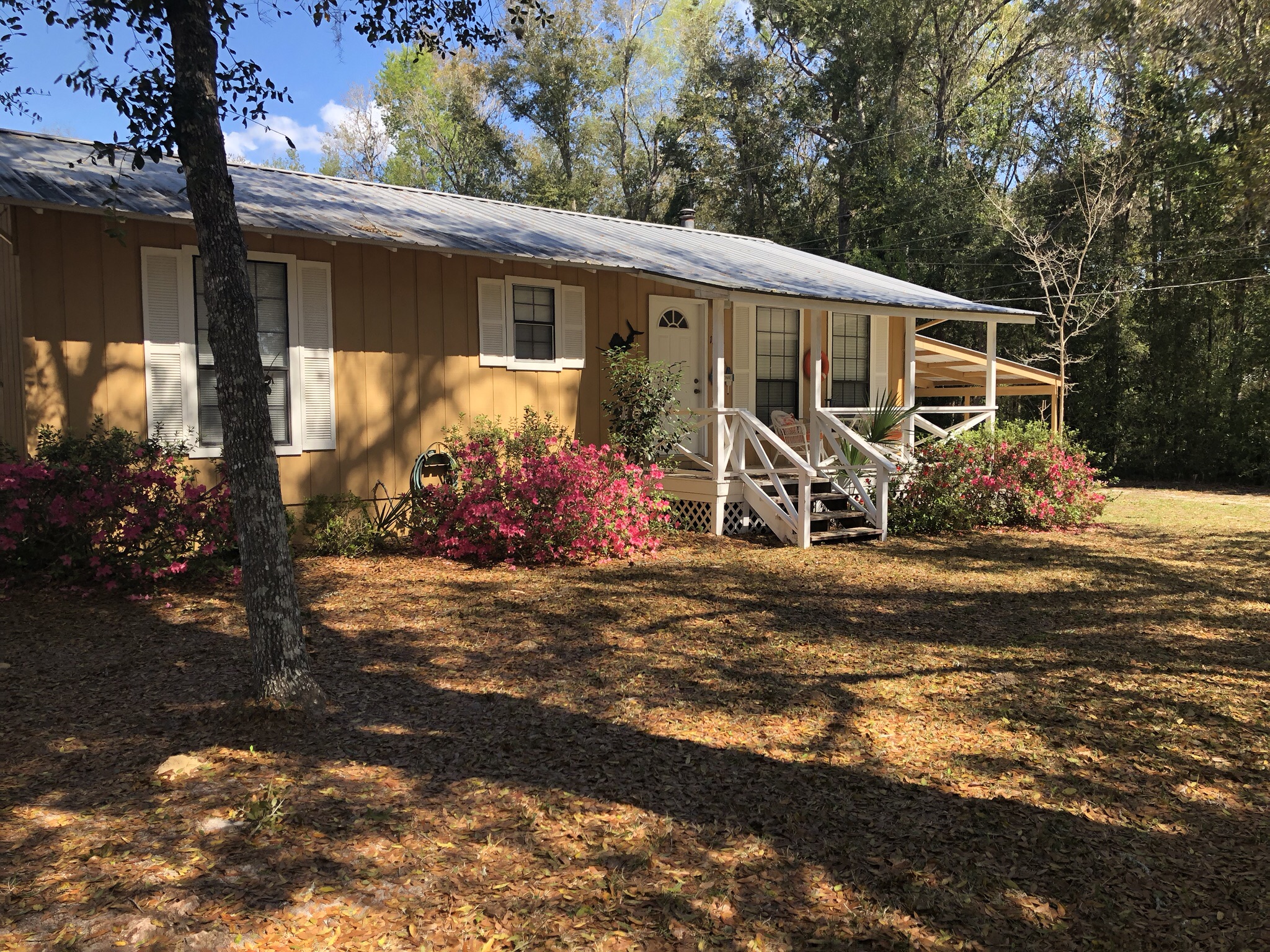 Spacious 2BR/1BA home. Great location!