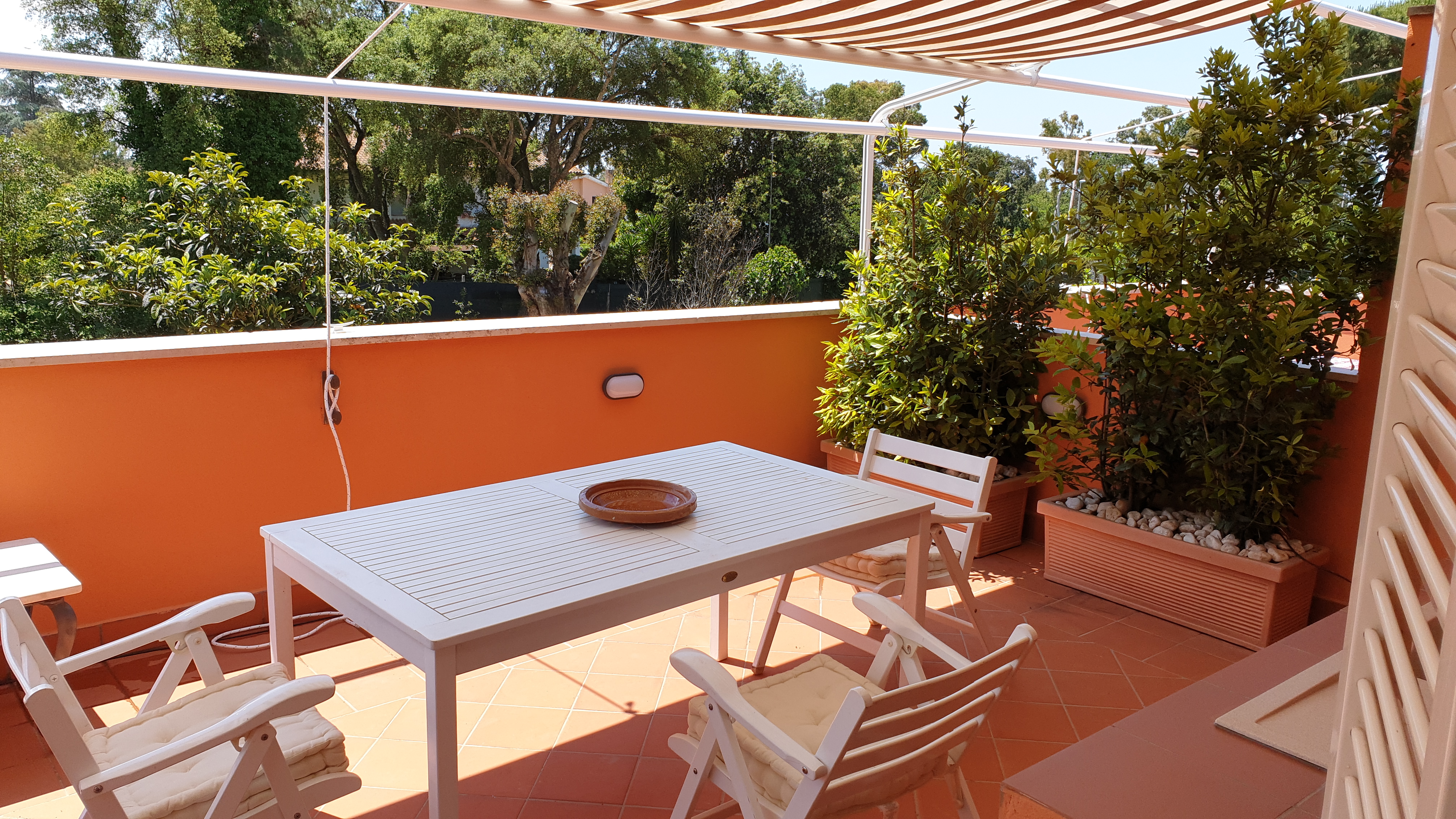 Brand new studio apartment with a green terrace