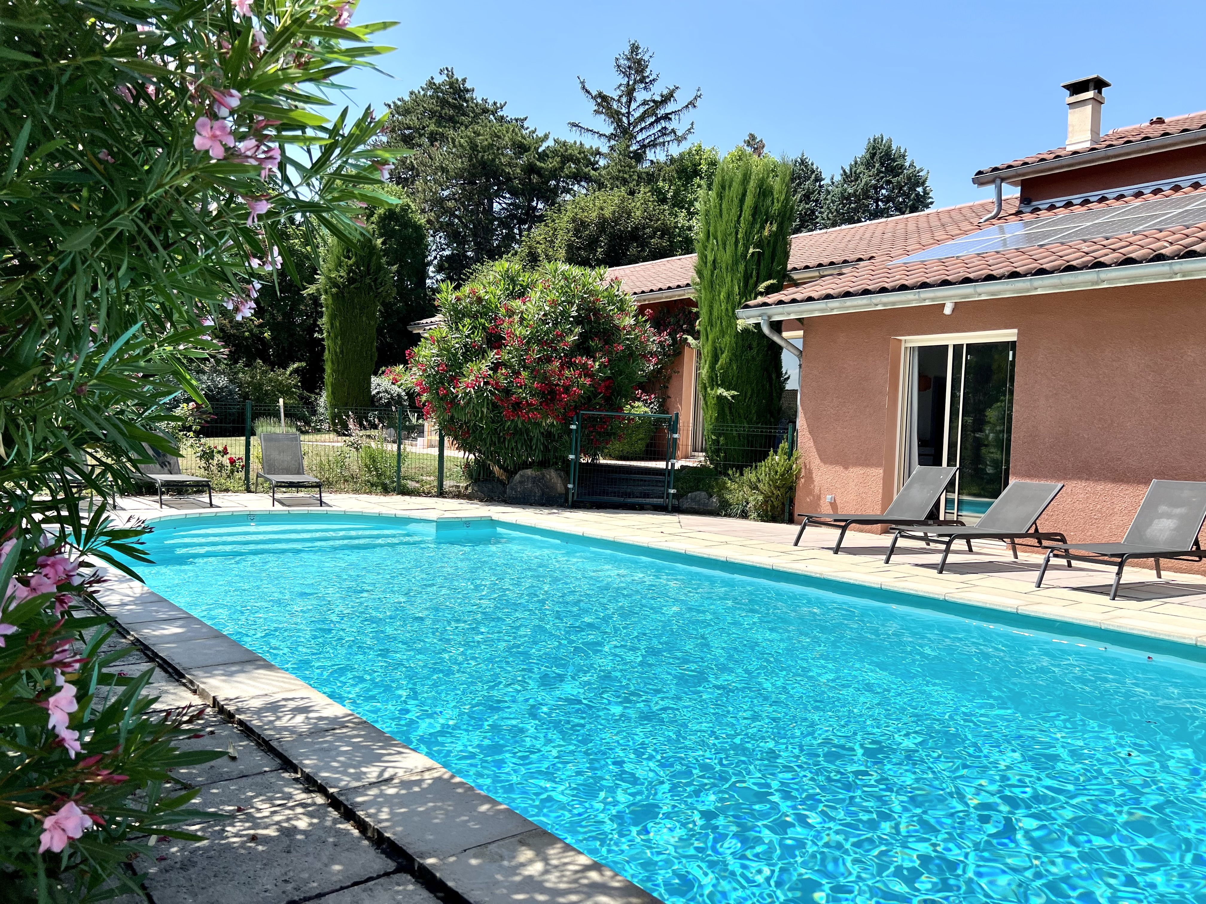 Villa with pool on the heights of Lyon