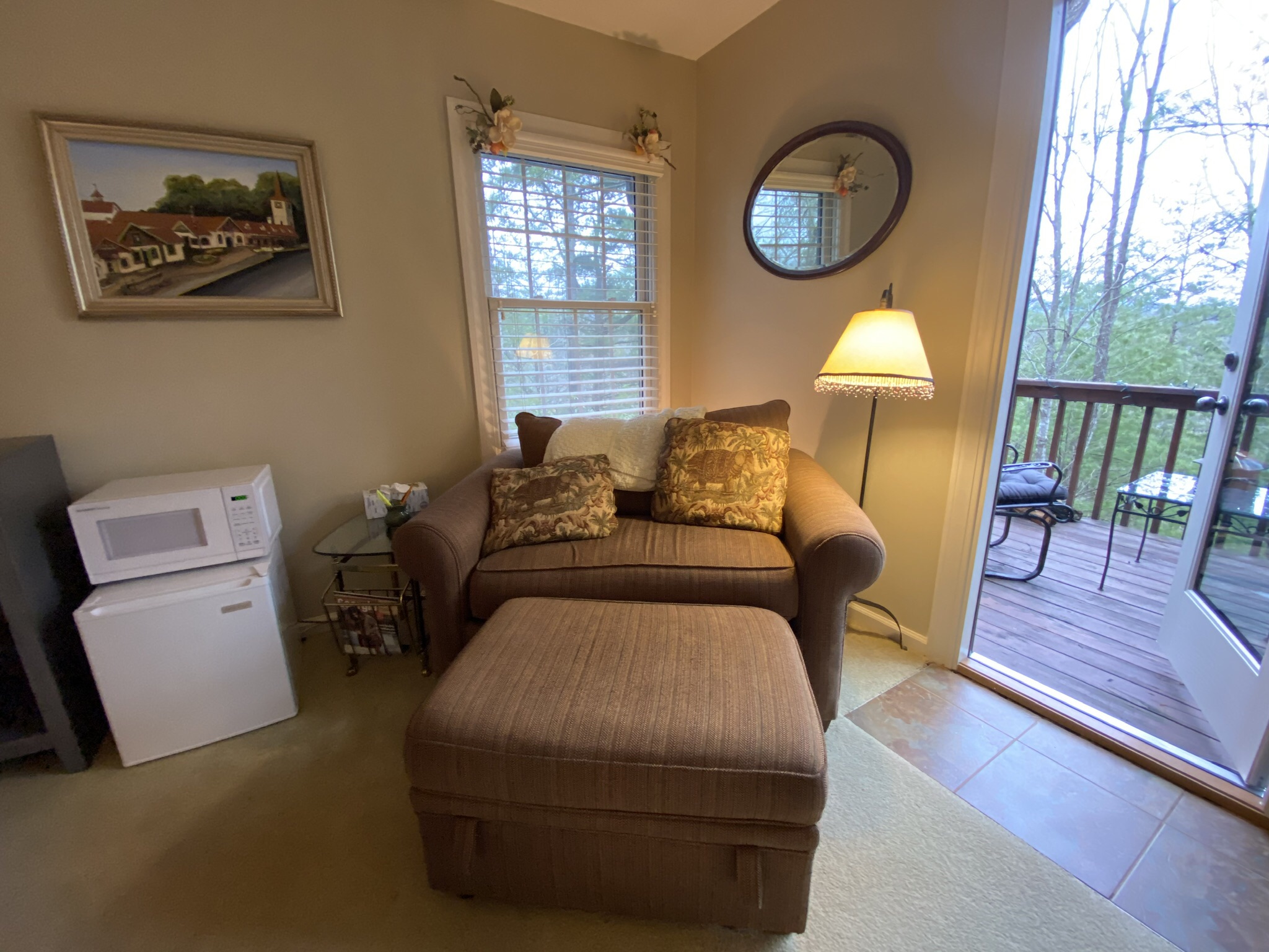 Cozy Treehouse setting actually in Helen Guest suites for Rent in