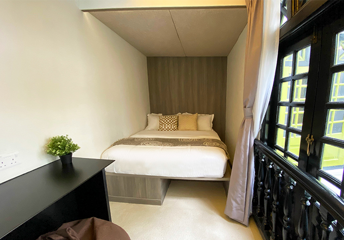 Double room, shared bathroom in Chinatown