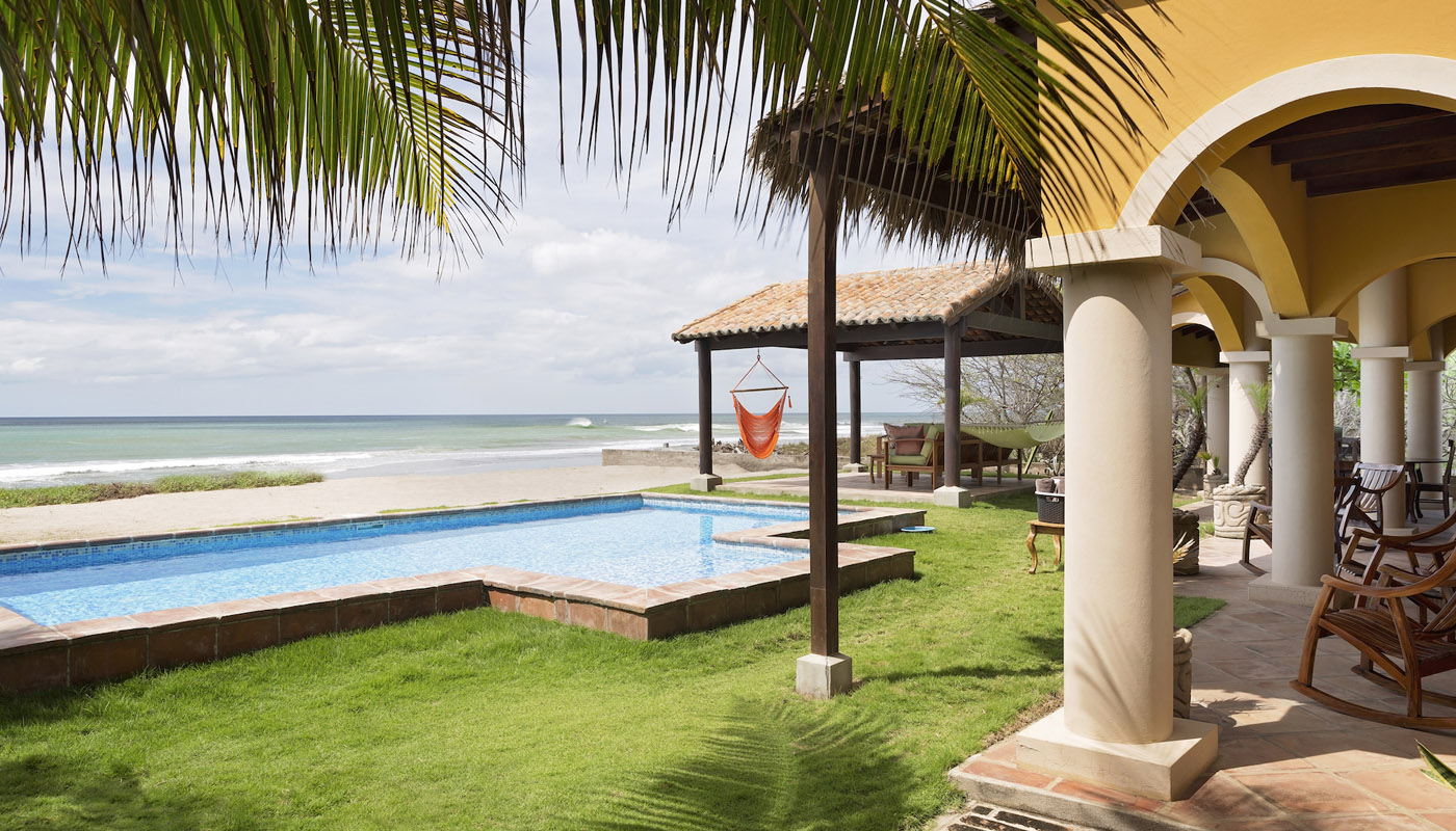 Casa Cantamar: Inviting outdoor space on the sand