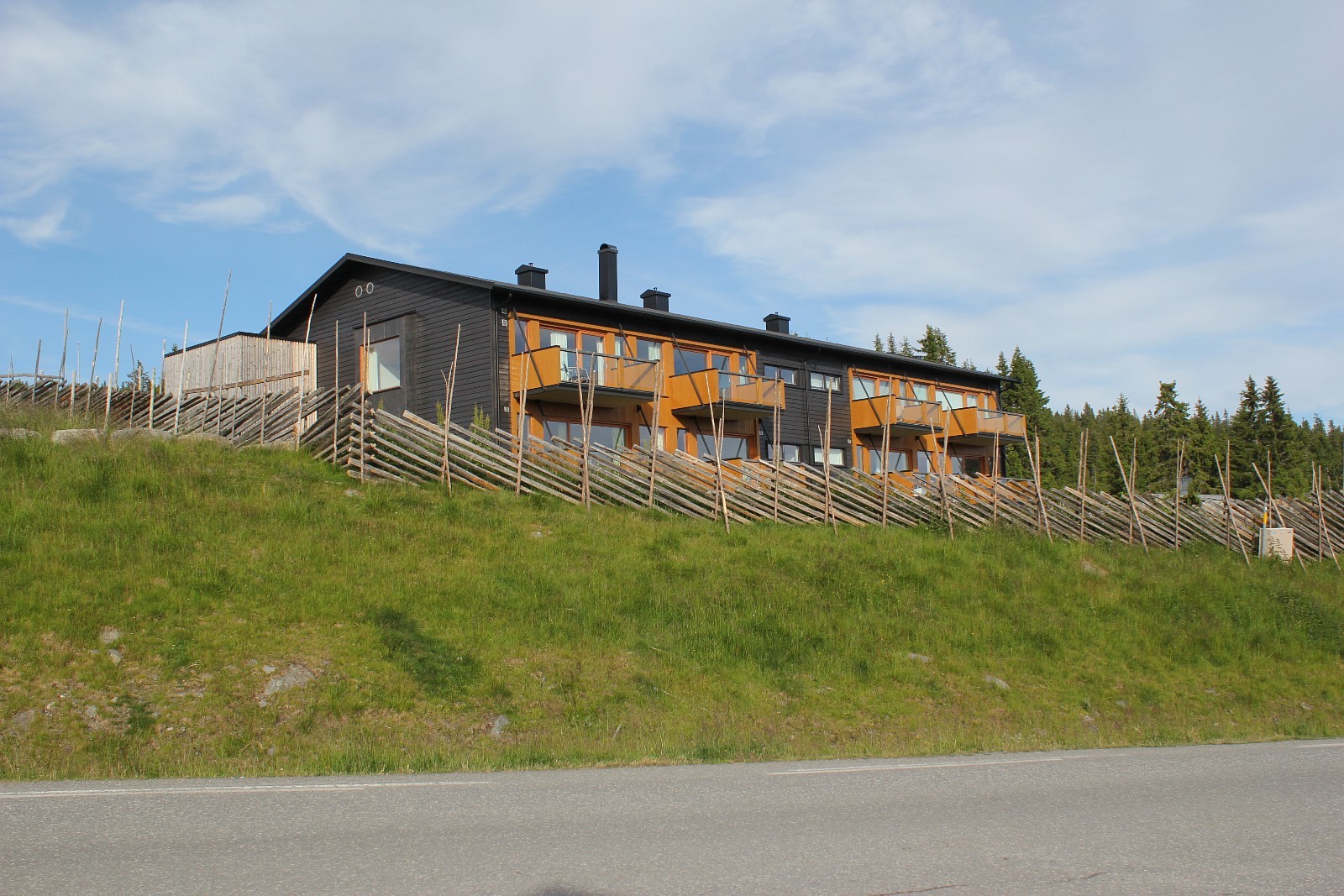 Large modern apartment centrally located in Nordseter