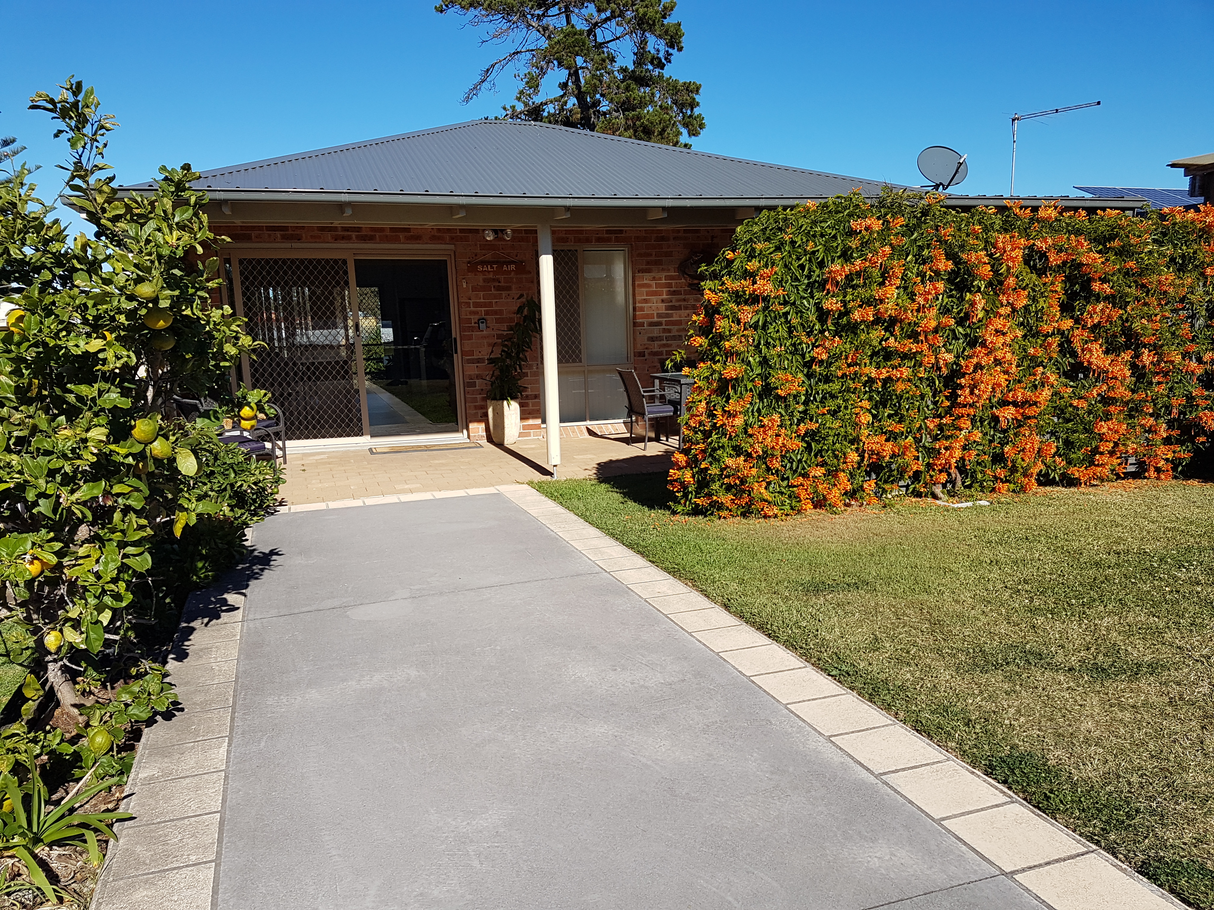 Salt Air-Kurnell. Entire home opp. the beach.