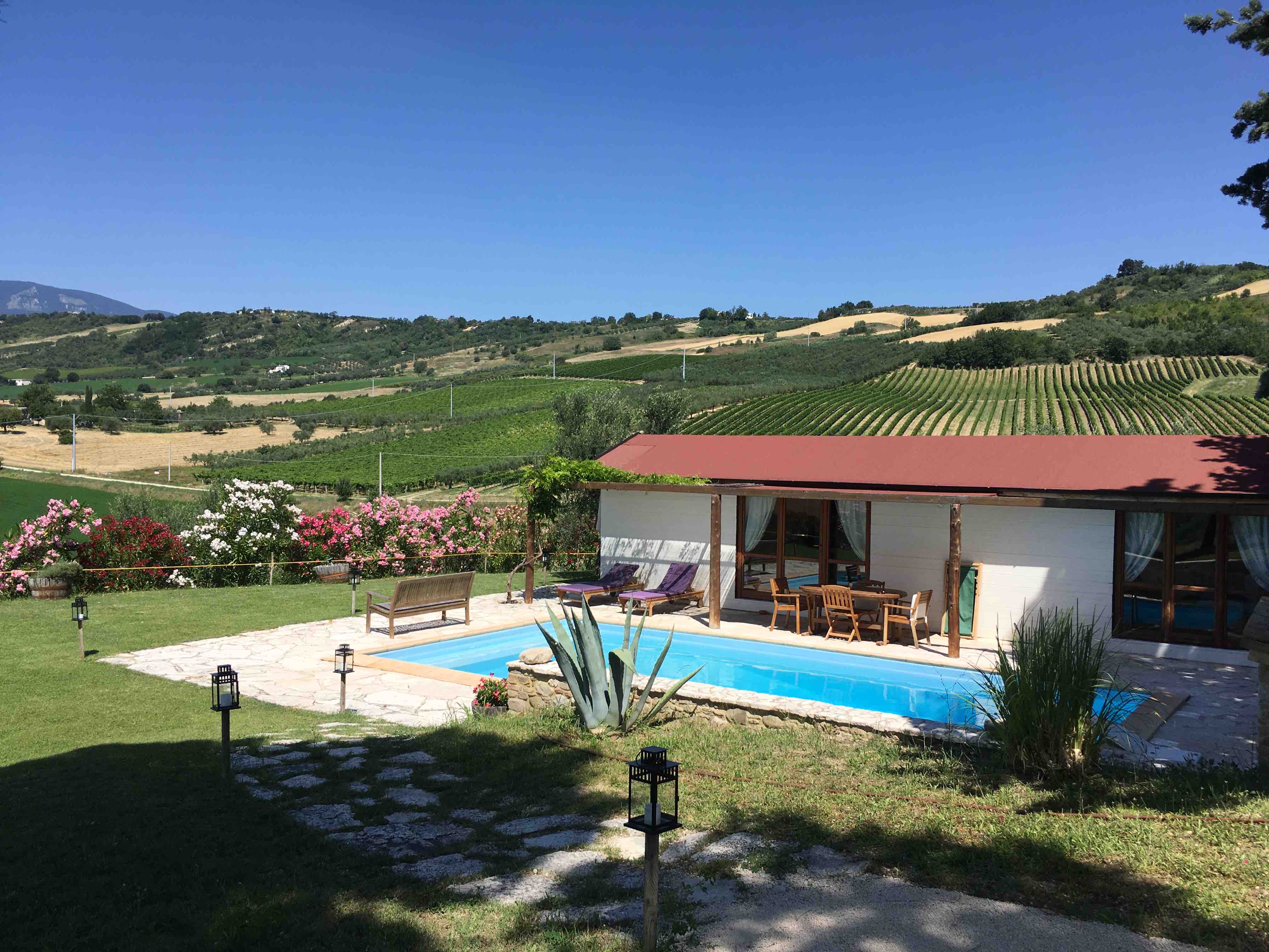 Glamping Abruzzo - The Pool House - Cabins for Rent in Catignano, Pescara,  Italy