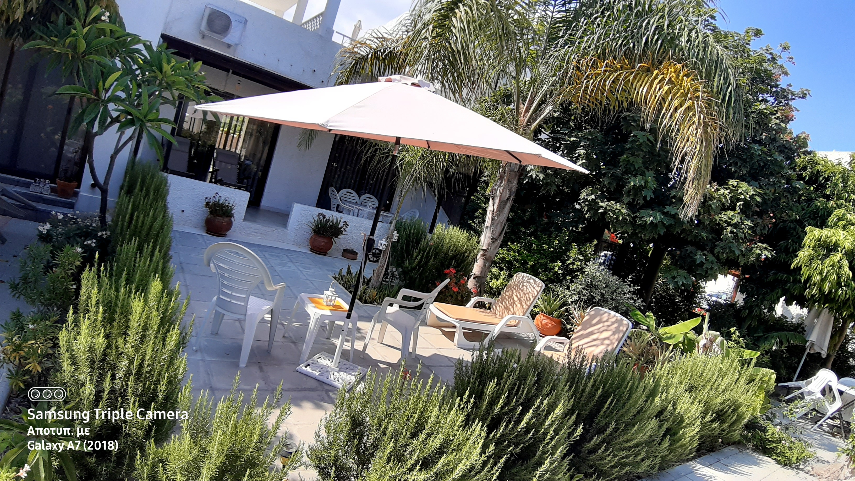 Ground floor Apt 🏝near the beach 
 Private garden