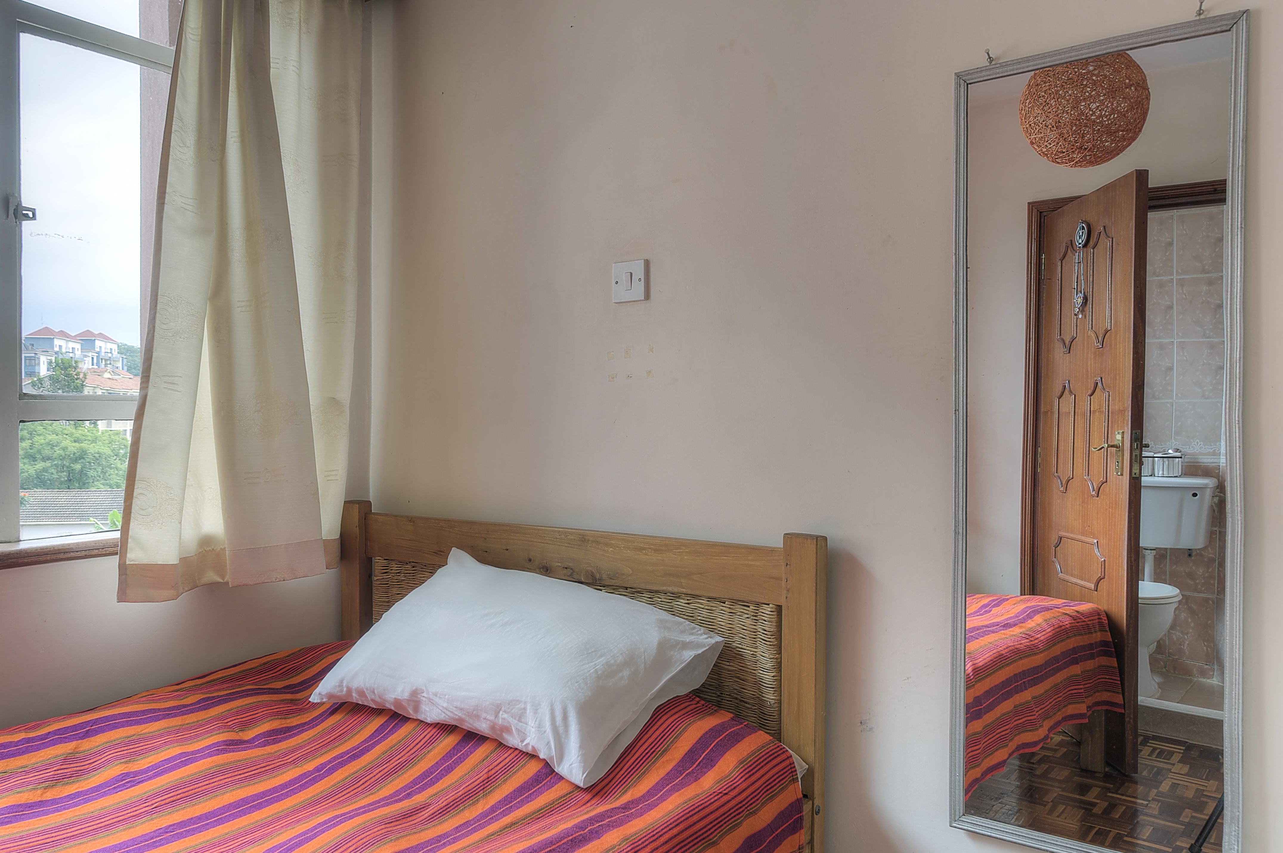 Ensuite bedroom in shared flat in Kilimani, Nairobi